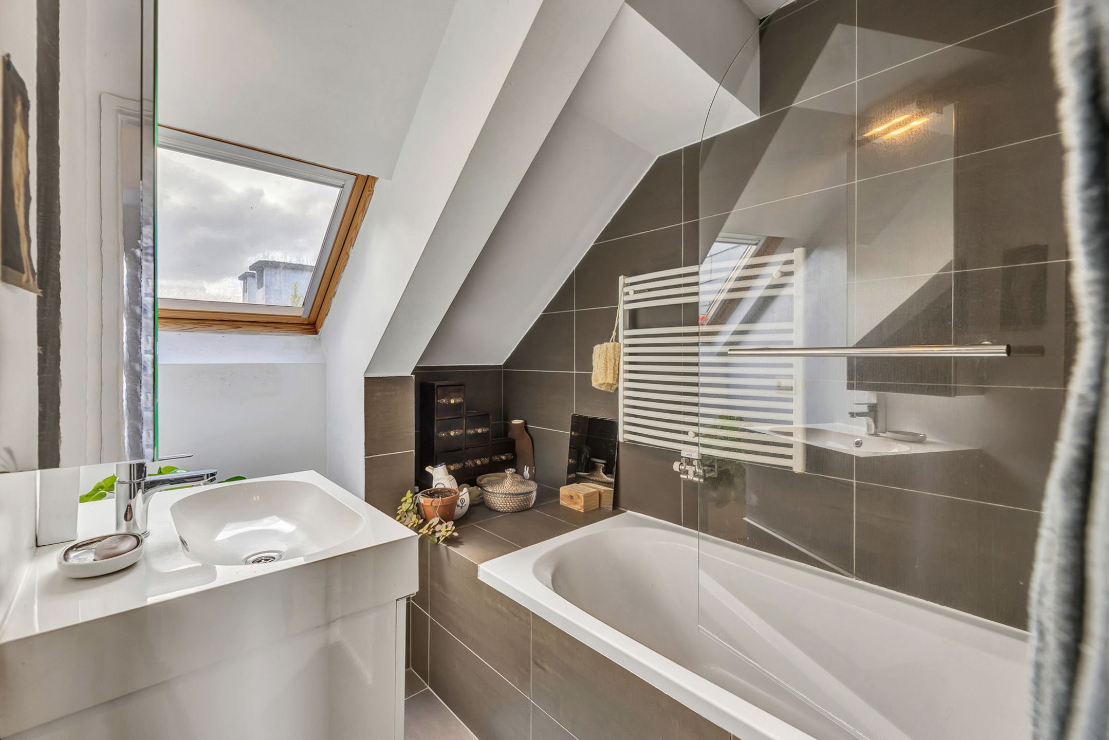 Instapklaar app. met groot terras van 40m² op goede ligging! foto 15