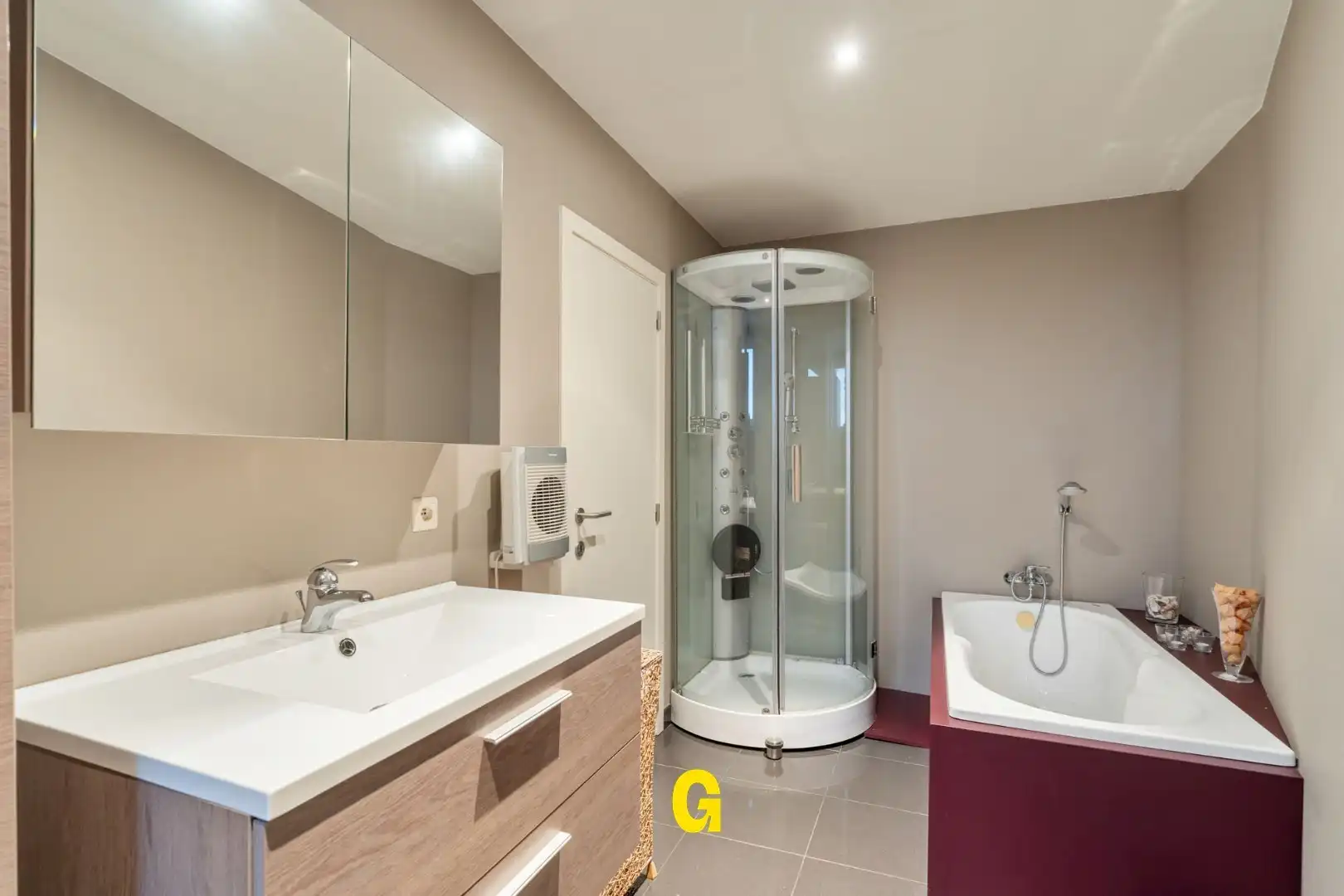 Degelijke instapklare rijwoning met drie slaapkamers, inpandige garage en tuin met terras vlakbij het centrum van Bilzen foto 26