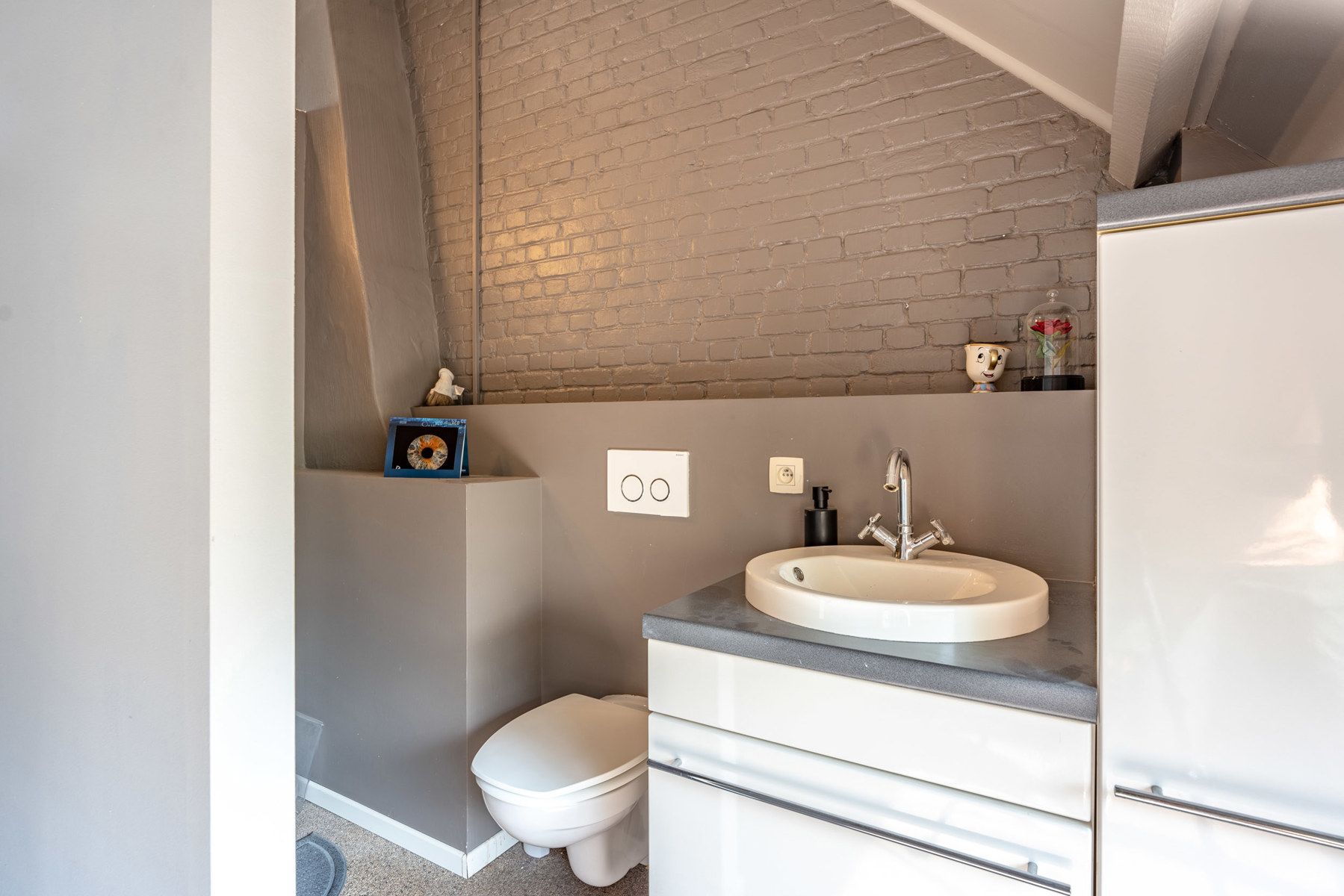 Instapklare bel-etagewoning met 2 slaapkamers, tuin en garagebox! foto 16
