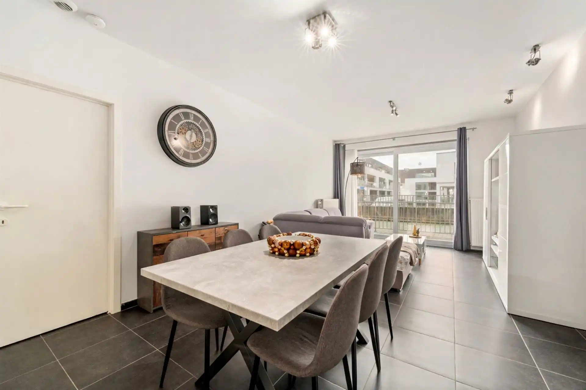 Perfect onderhouden appartement in centrum Vichte! foto 3