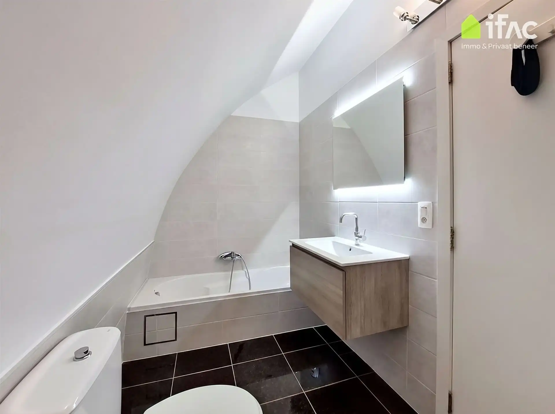 Unieke moderne split-levelvilla met zwembad op 17a83ca foto 30