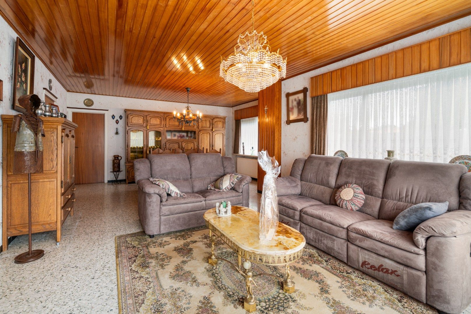 Te renoveren gelijkvloerse villa op een royaal perceel van 745 m² in de Warandestraat 65 – solide basis met groeipotentieel foto 3