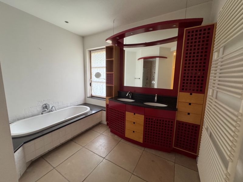 TE HUUR villa in rustige buurt foto 13
