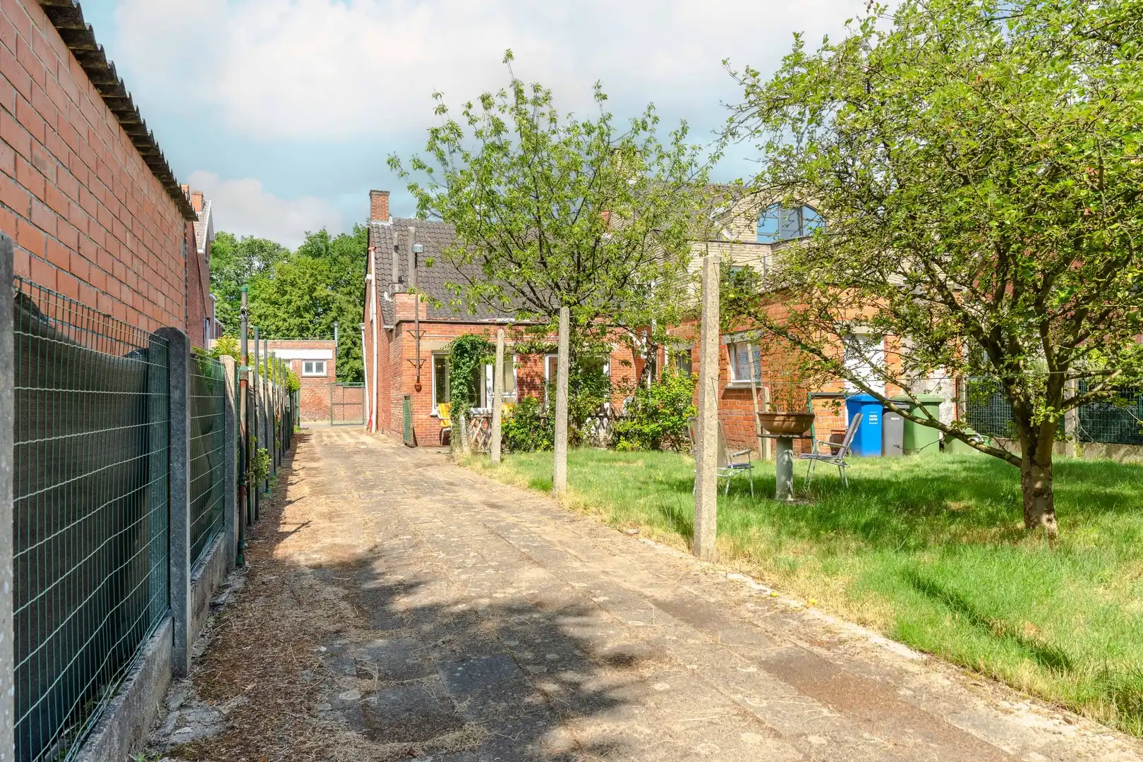 Charmant halfopen huis met 3 slaapkamers, garage en ruime zolder in Brasschaat - perfect voor jouw gezin! foto 16