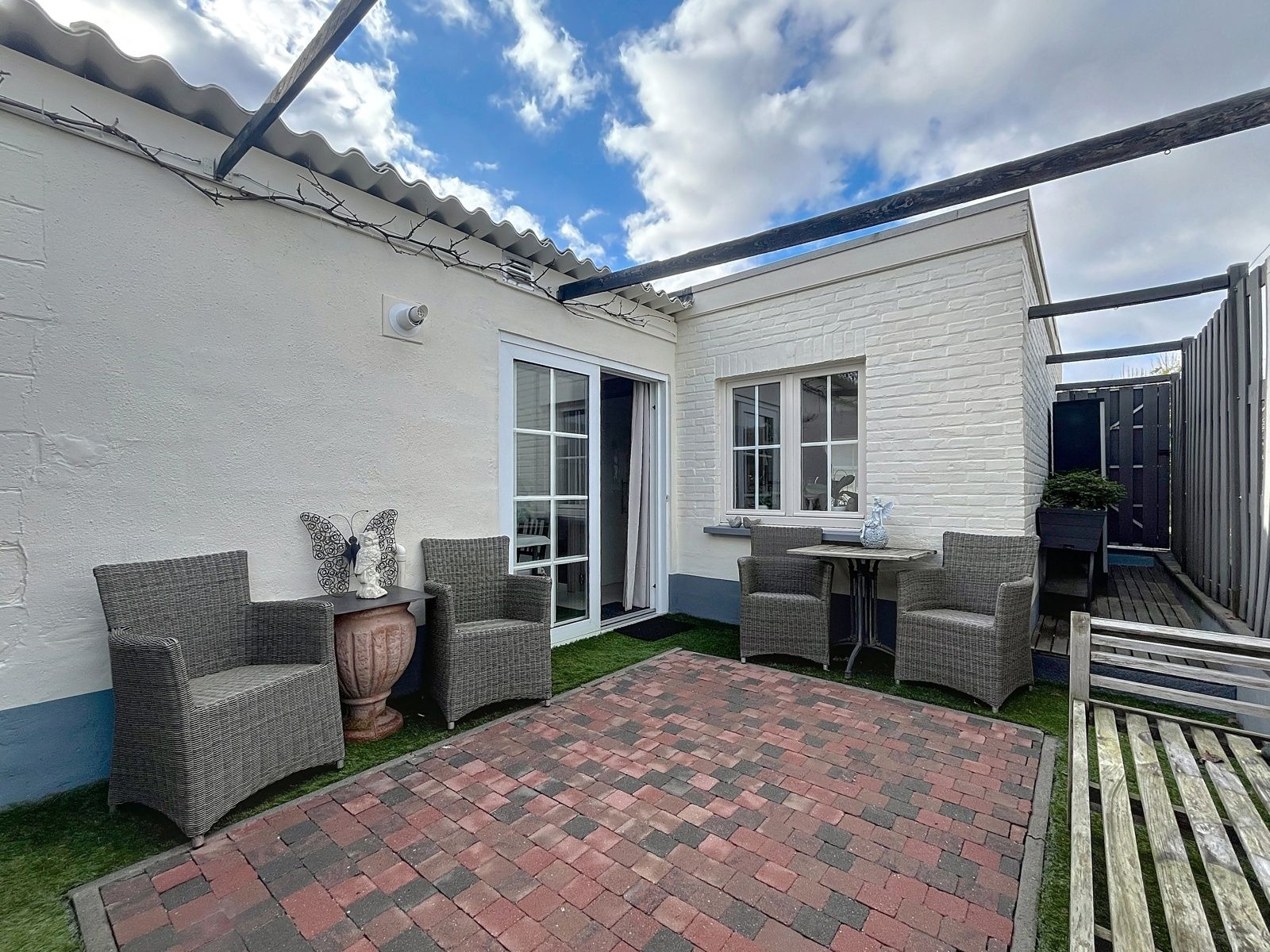 Gelijkvloerse bungalow met 1 slpk en terras nabij centrum foto 23