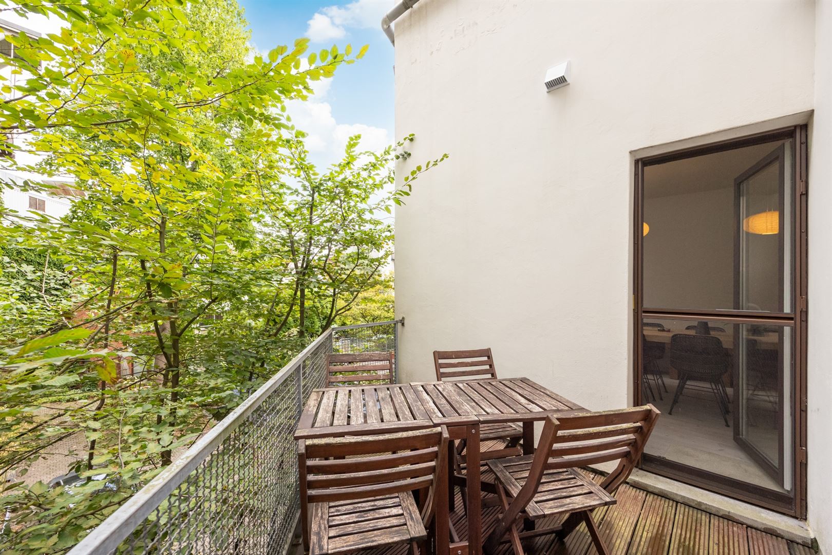 Gerenoveerd appartement met terras foto 6