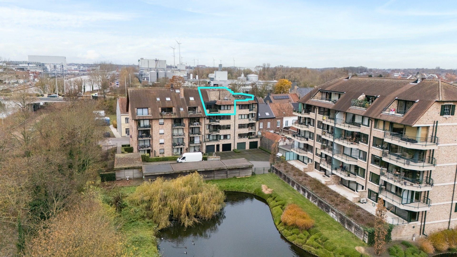 Energiezuinig dakappartement met panoramisch uitzicht te Izegem foto {{pictureIndex}}