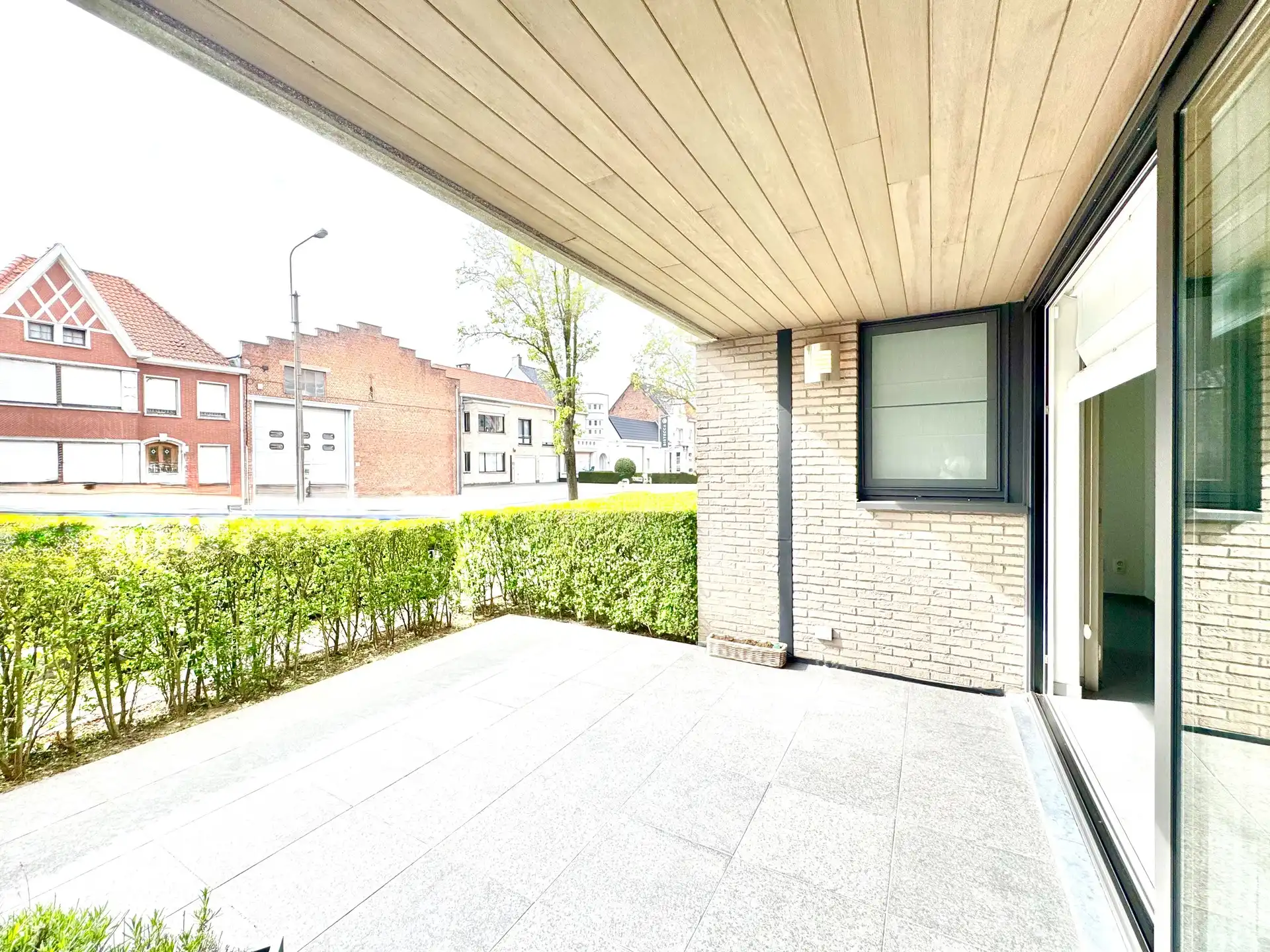 GELIJKVLOERS APPARTEMENT | VOOR- EN ACHTERTUIN | 2 KAMERS | GARAGE | 140 M² foto 15