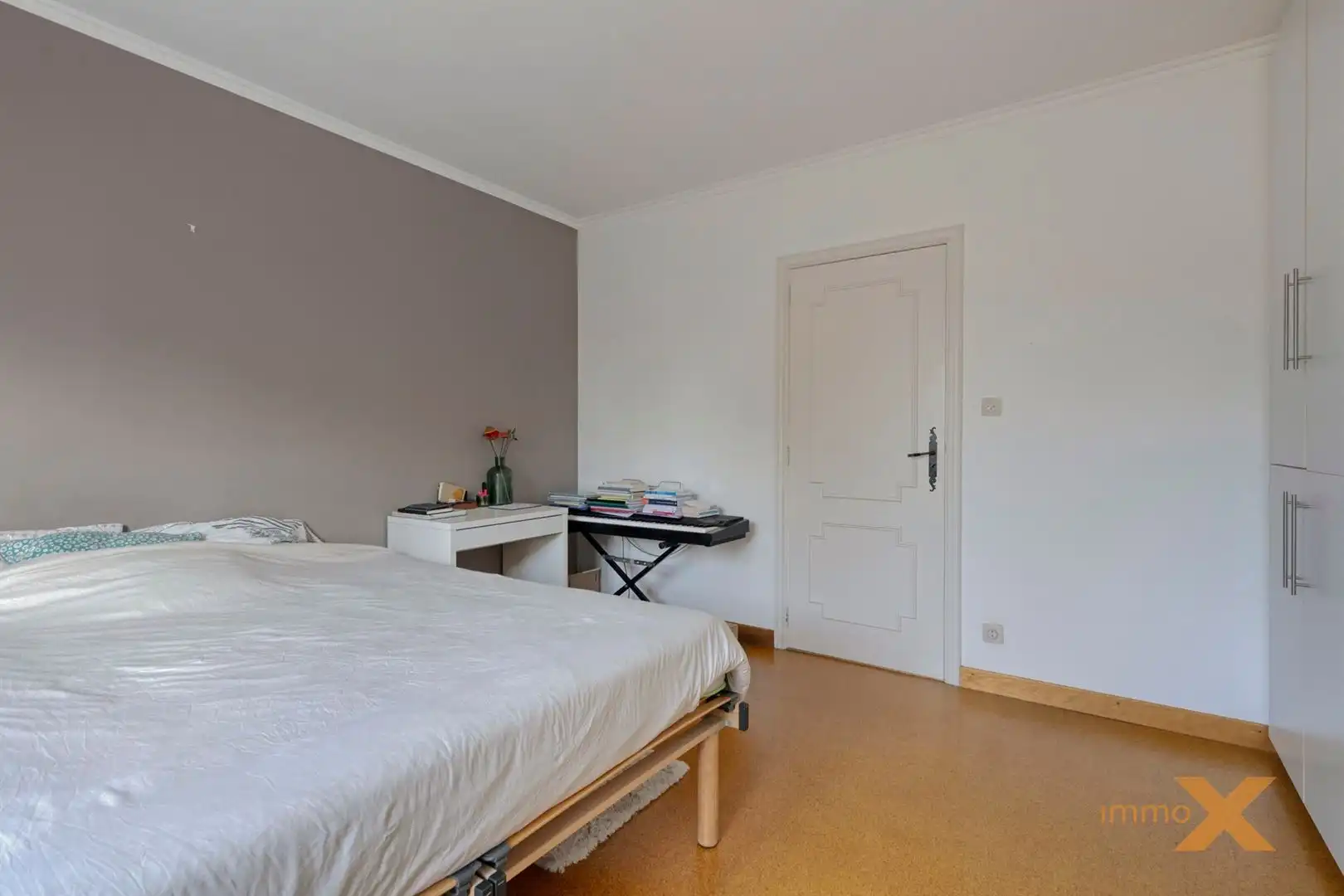 RUIME VILLA MET 4 SLPKS EN GROTE GARAGE foto 17