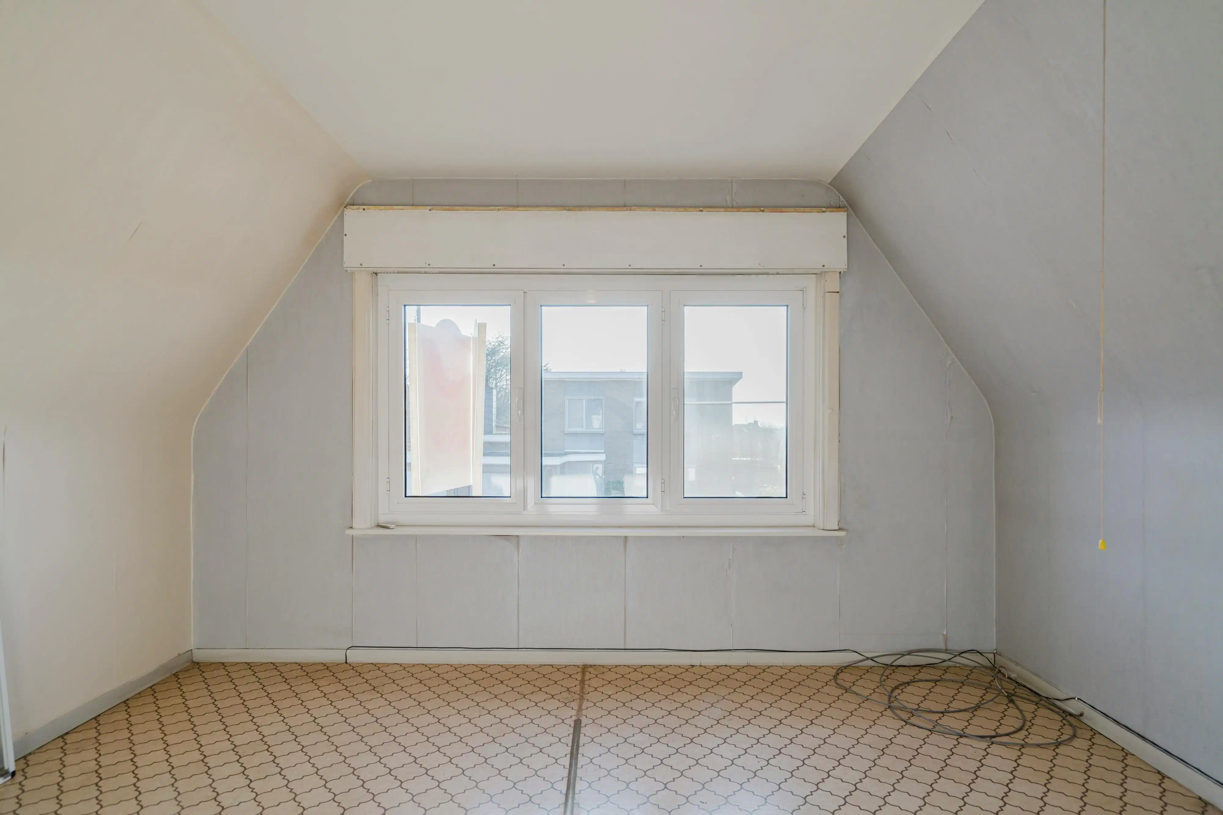 Te renoveren huis te koop met grote tuin, 3 slpk en garage foto 18