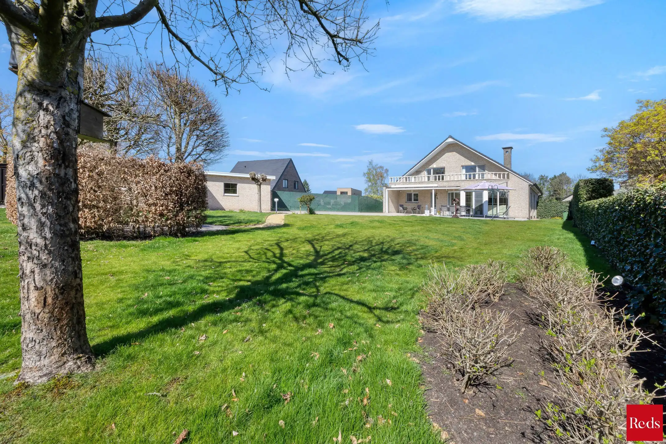 Ruime woning in oase van rust met prachtige tuin foto 25