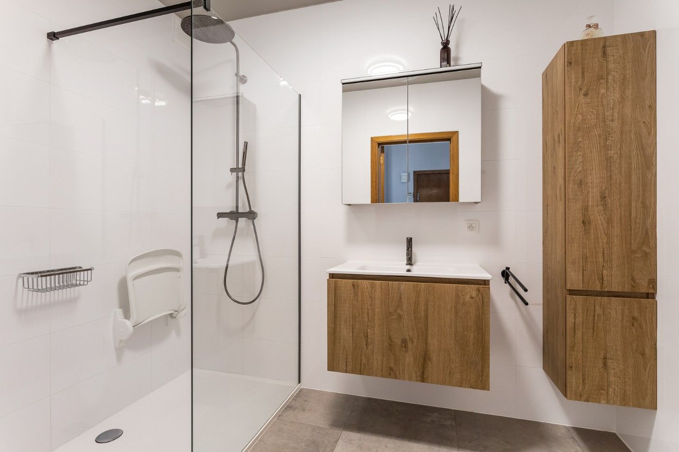 Keurig, riant appt. op 1e verd. met lift, 2 slpk., balkon en ondergrondse staanplaats foto 12