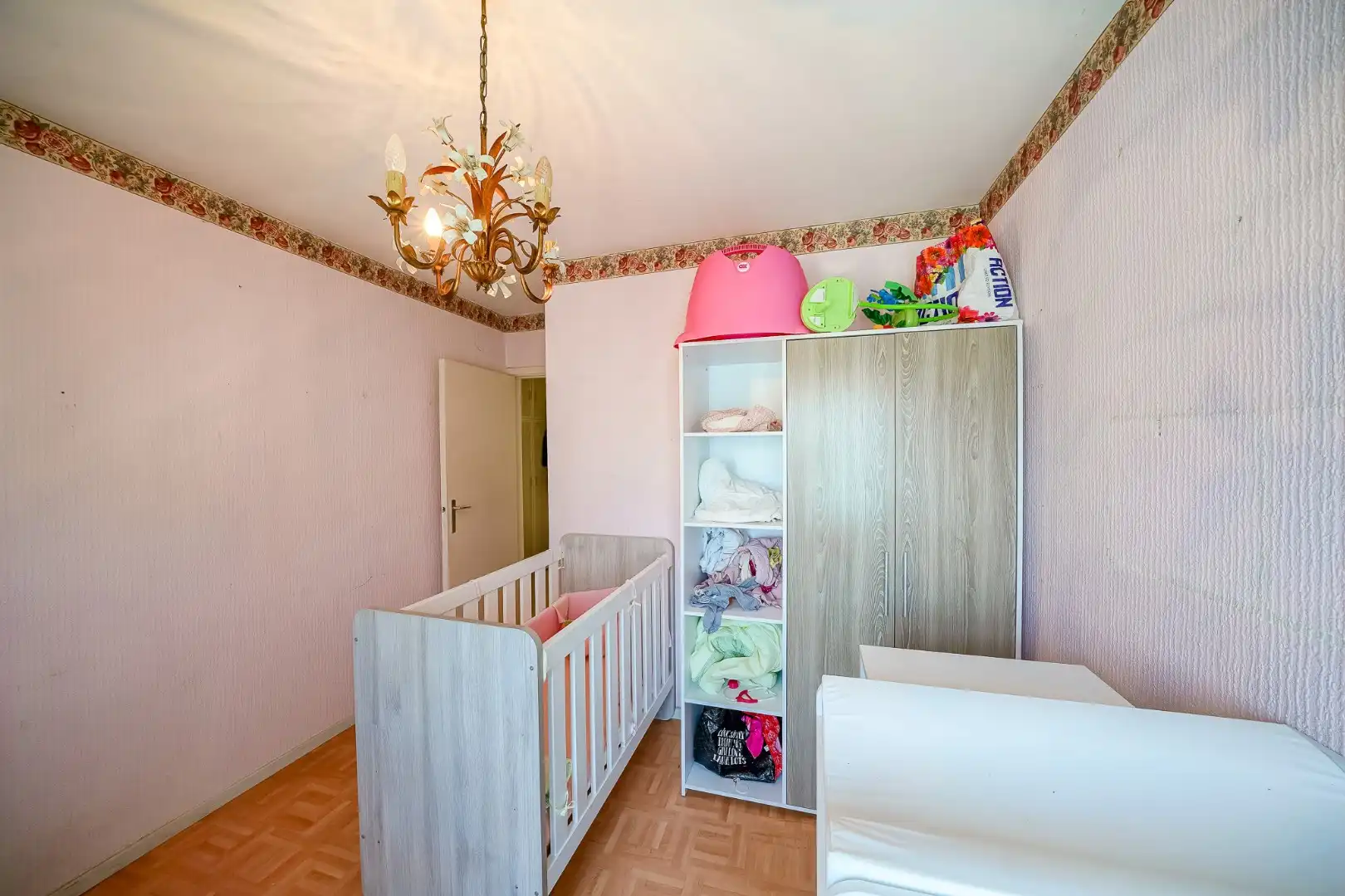 Opbrengstwoning met 2 verhuurde appartementen, tuin en 2 garages in Stene foto 8