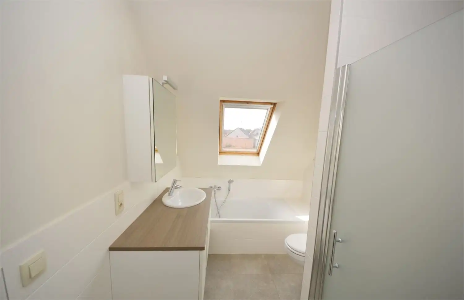 RUIM DUPLEX APP.MET TERRAS + VERPLICHT AAN TE KOPEN ONDERGRONDSE GARAGEBOX foto 13