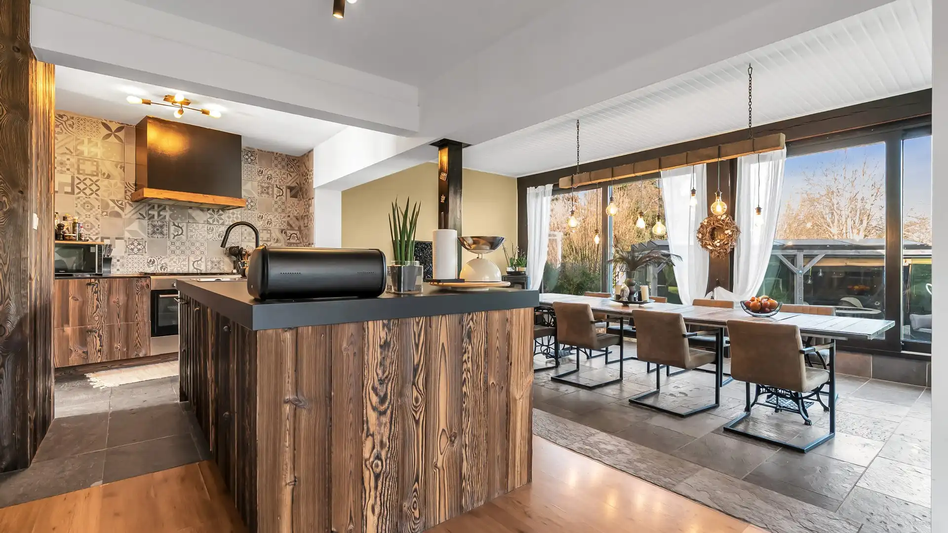 SFEERVOLLE KARAKTERWONING TE MAASMECHELEN MET 4 SLAAPKAMERS foto 12