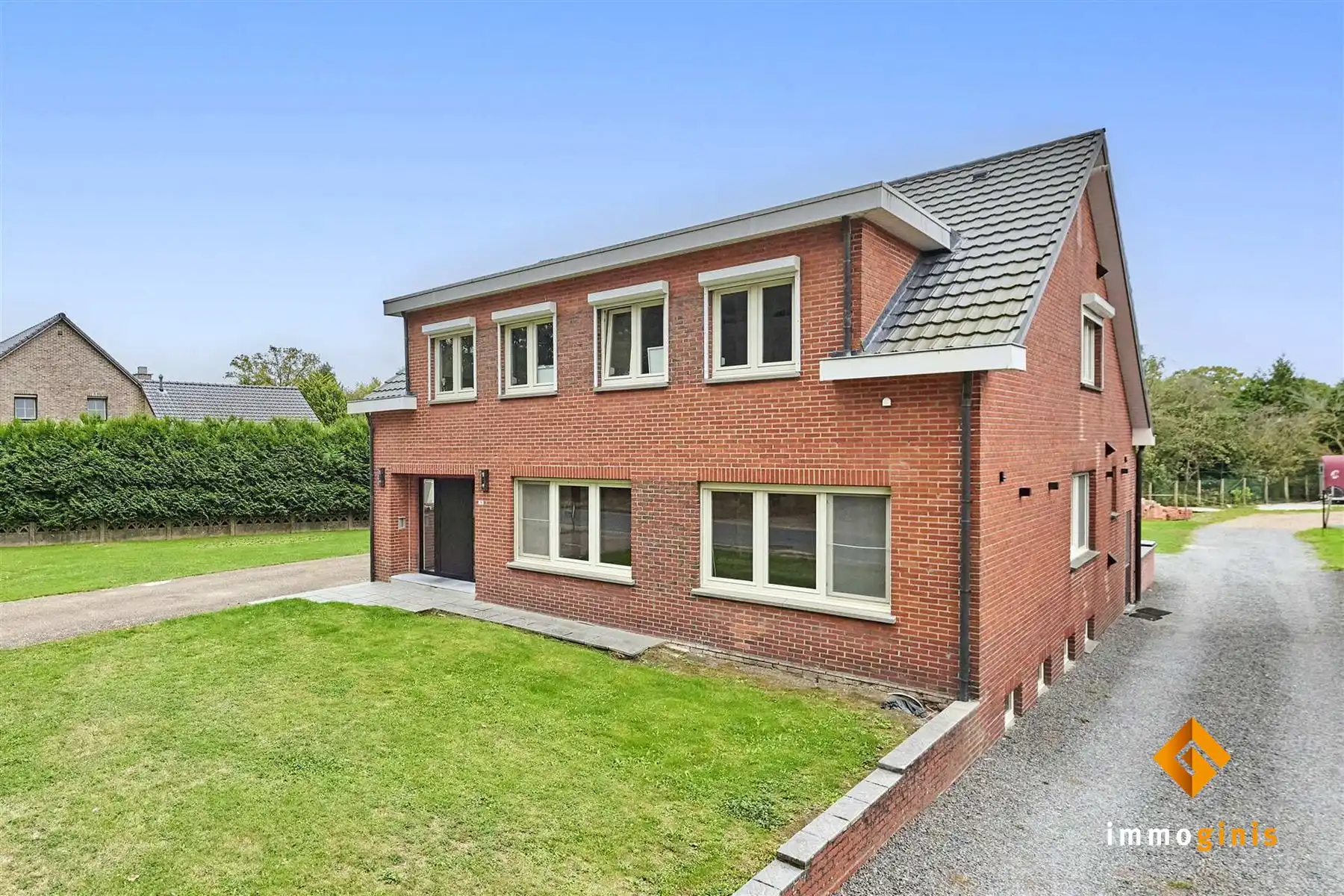 Ruime, gerenoveerde woning met 6 slaapkamers en loods (180m²) op een perceel van 71a44ca. foto 22