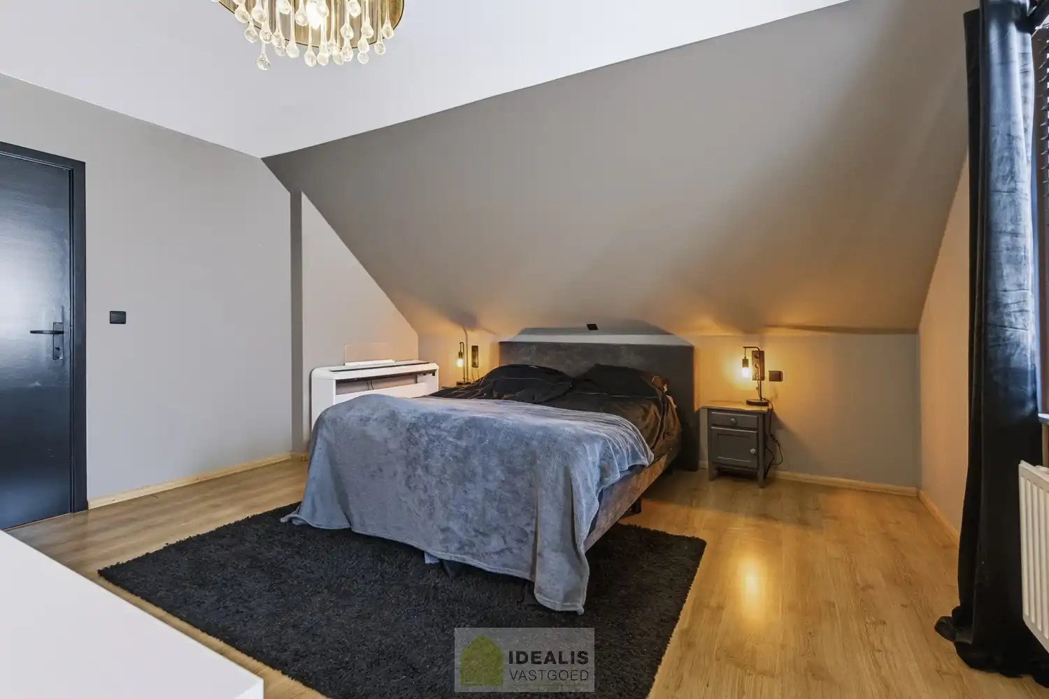IDEALIS VASTGOED – EEN AANGENAME VRIJSTAANDE WONING MET EEN NIEUWE KEUKEN EN BADKAMER, EEN HEERLIJK RUIME WOONKAMER MET SPEKSTEENKACHEL, EEN EXTRA RUIME VERANDA (VOLLEDIG AF TE SLUITEN MET GLAZEN PUIEN), 3 SLAAPKAMERS, EEN EXTRA MULTIFUNCTIONELE RUIMTE (INGERICHT ALS KANTOOR MET APARTE INGANG) OP EEN RIANT PERCEEL VAN 14A 51CA, VOLLEDIG OMHEIND, VOORZIEN VAN VOLDOENDE PARKEERRUIMTE EN EEN PRACHTIGE CARPORT VOOR 2 WAGENS! foto 31