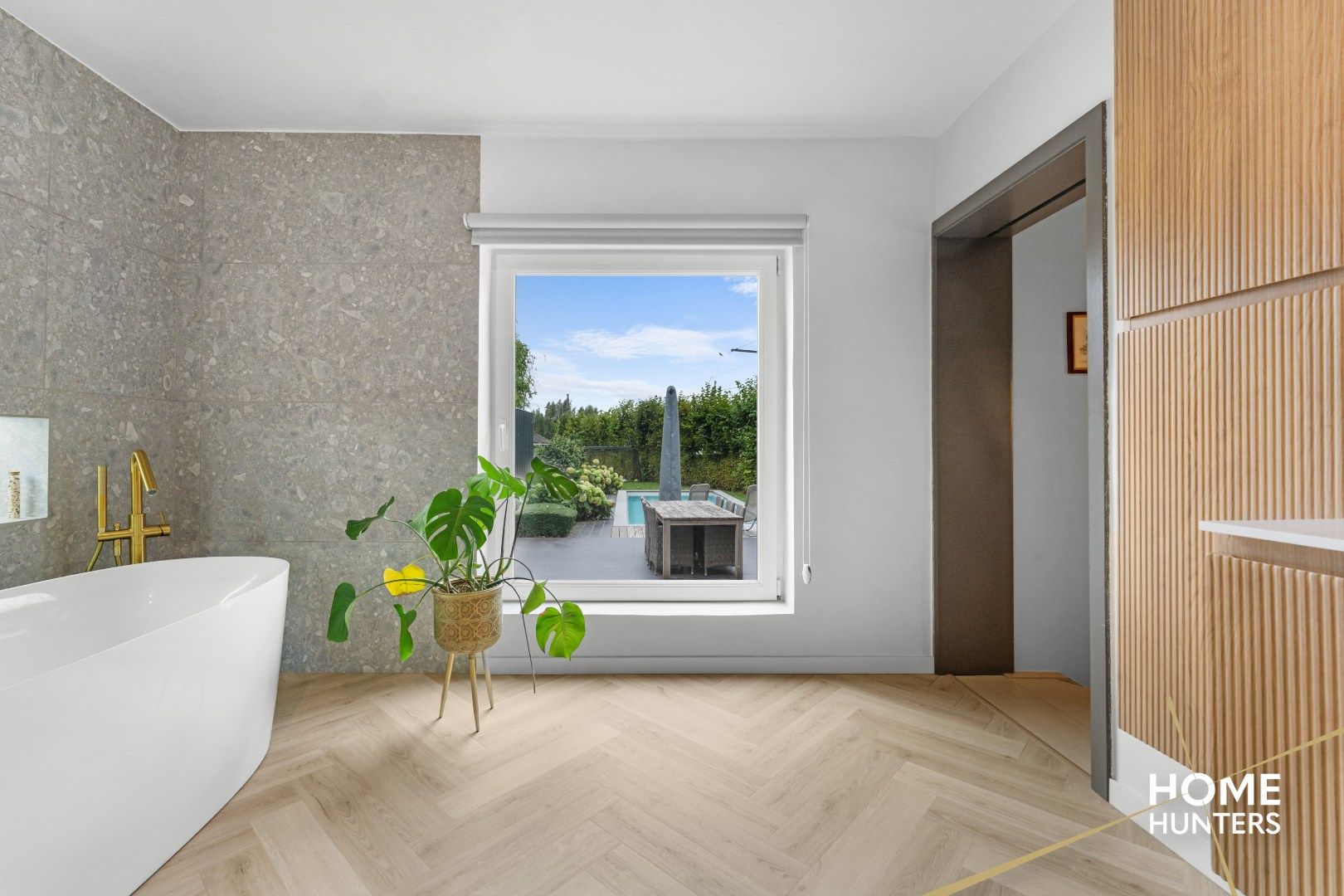 Ruime woning met 4 slaapkamers, een ruime zonnige tuin met verwarmd zwembad foto 29