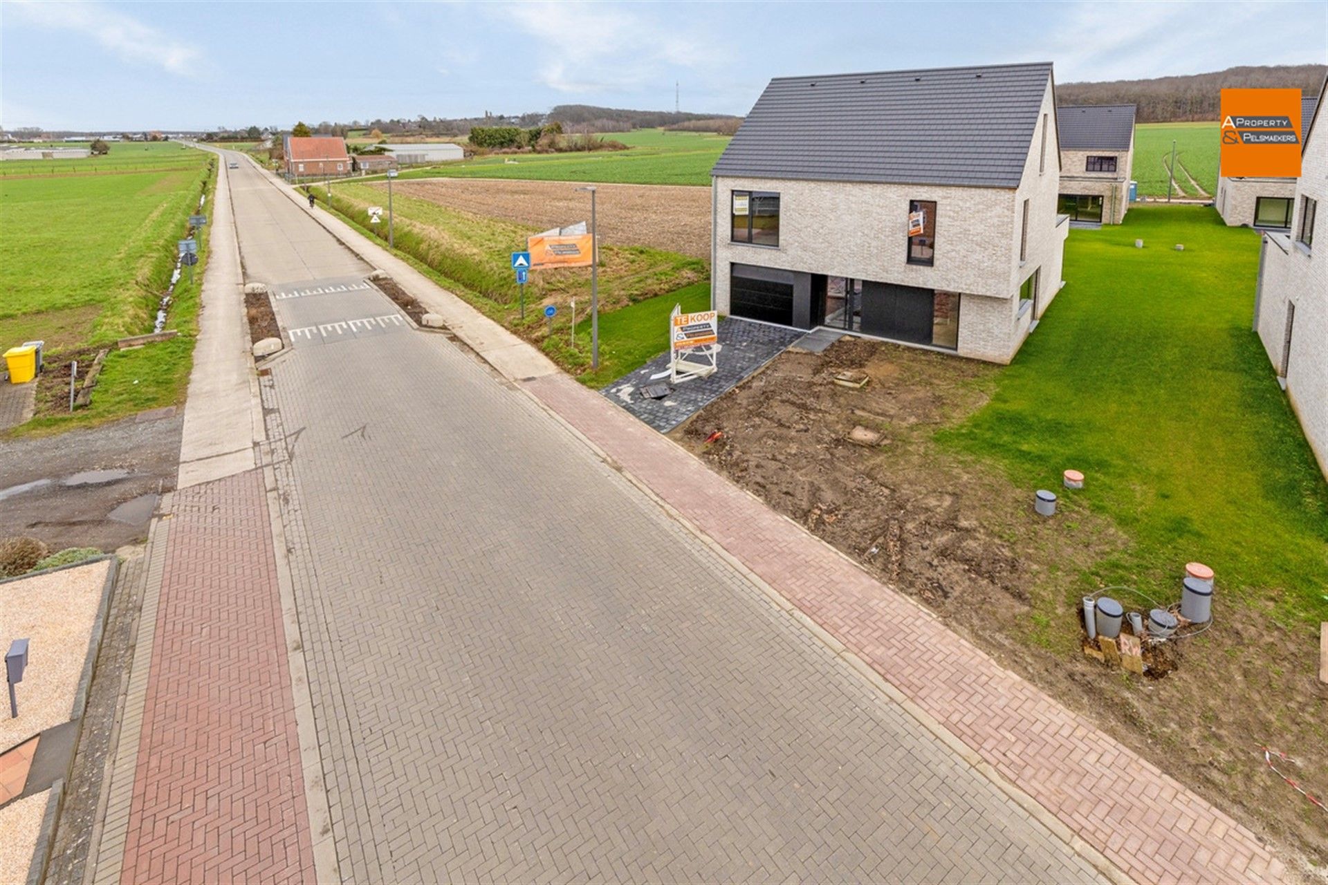 Ruime nieuwbouw villa met 4 slaapkamers foto 3