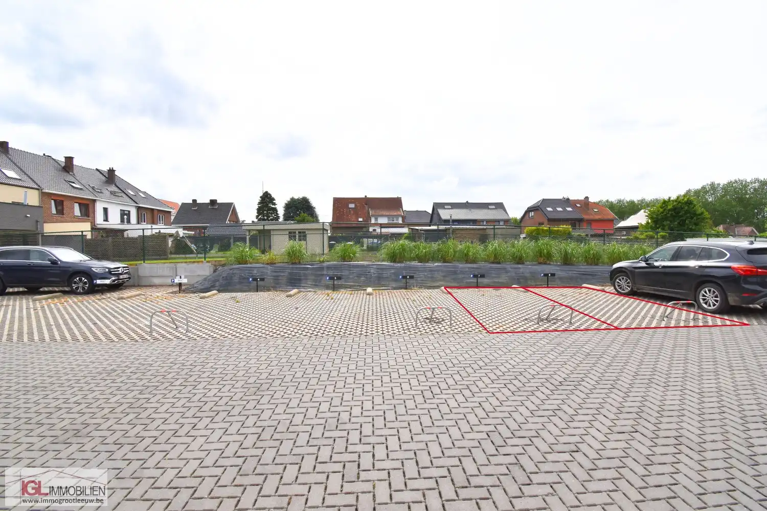 Staplaatsen te koop gelegen op de Topstraat foto {{pictureIndex}}