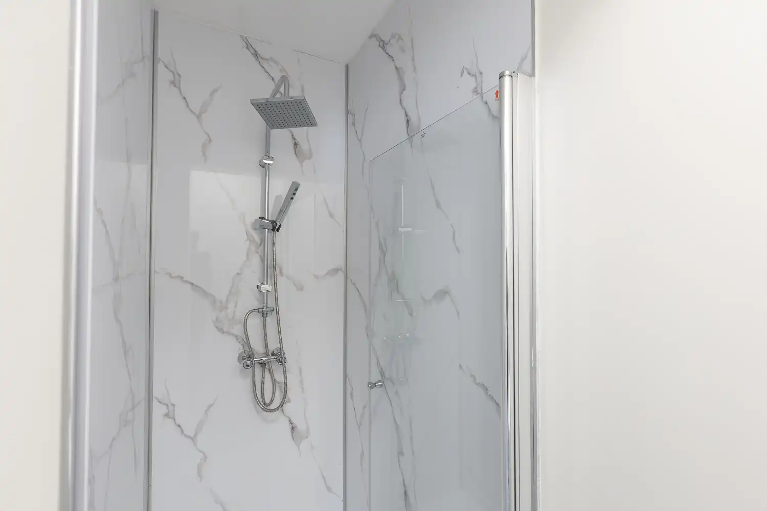 Recent gerenoveerd 2-slaapkamer appartement foto 9