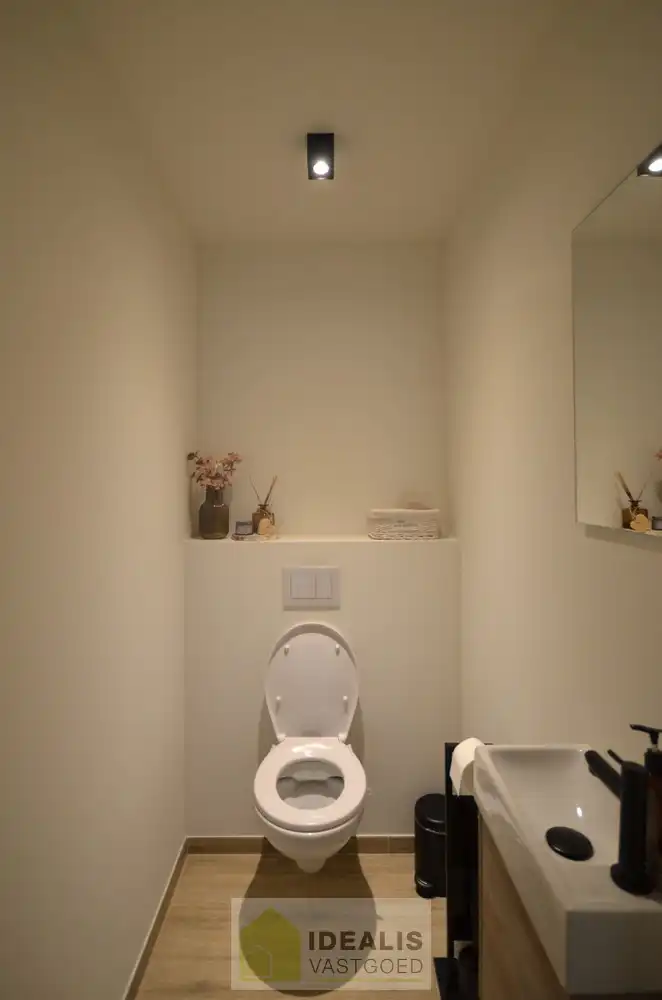 IDEALIS VASTGOED – INSTAPKLAAR APPARTEMENT MET KELDERBERGING EN ONDERGRONDSE AUTOSTAANPLAATS foto 4