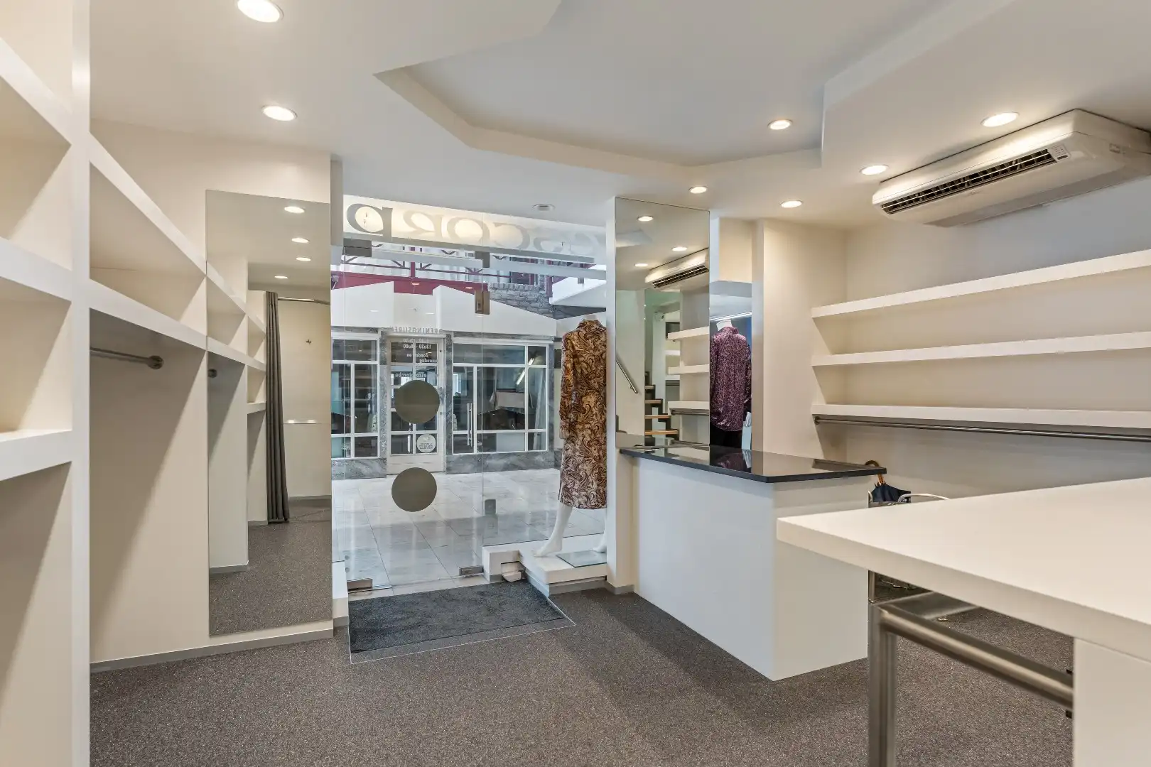 Commercieel uitstekend gelegen handelspand, 90m² foto 5