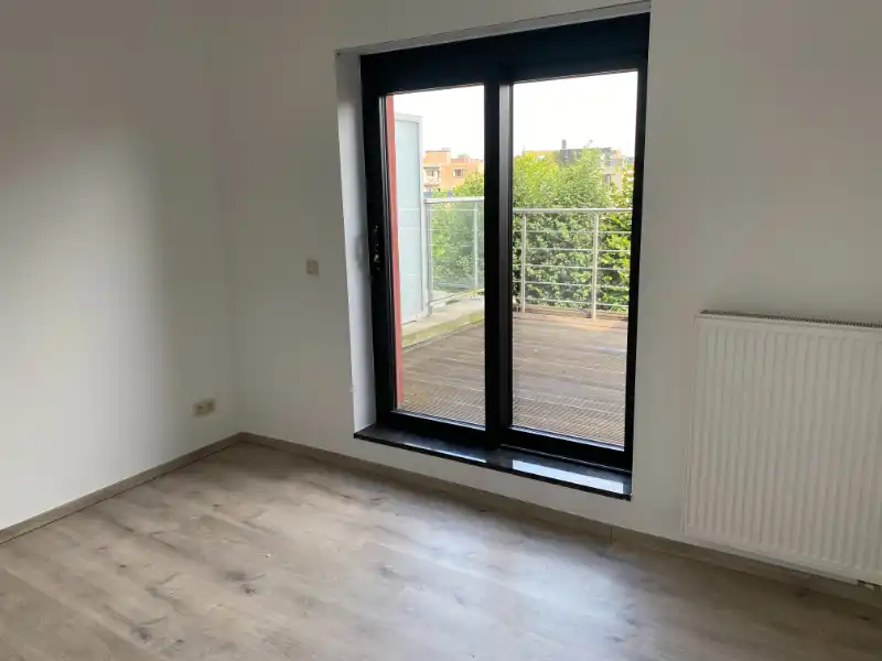 --- NIEUW --- Gerenoveerd en energiezuinig 1-slaapkamerappartement met ruim terras op toplocatie nabij Sint-Pietersstation! foto 5