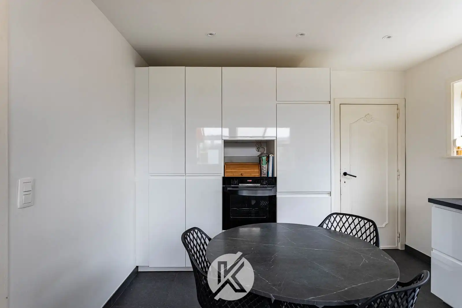 Solide halfopen gezinswoning nabij centrum foto 11