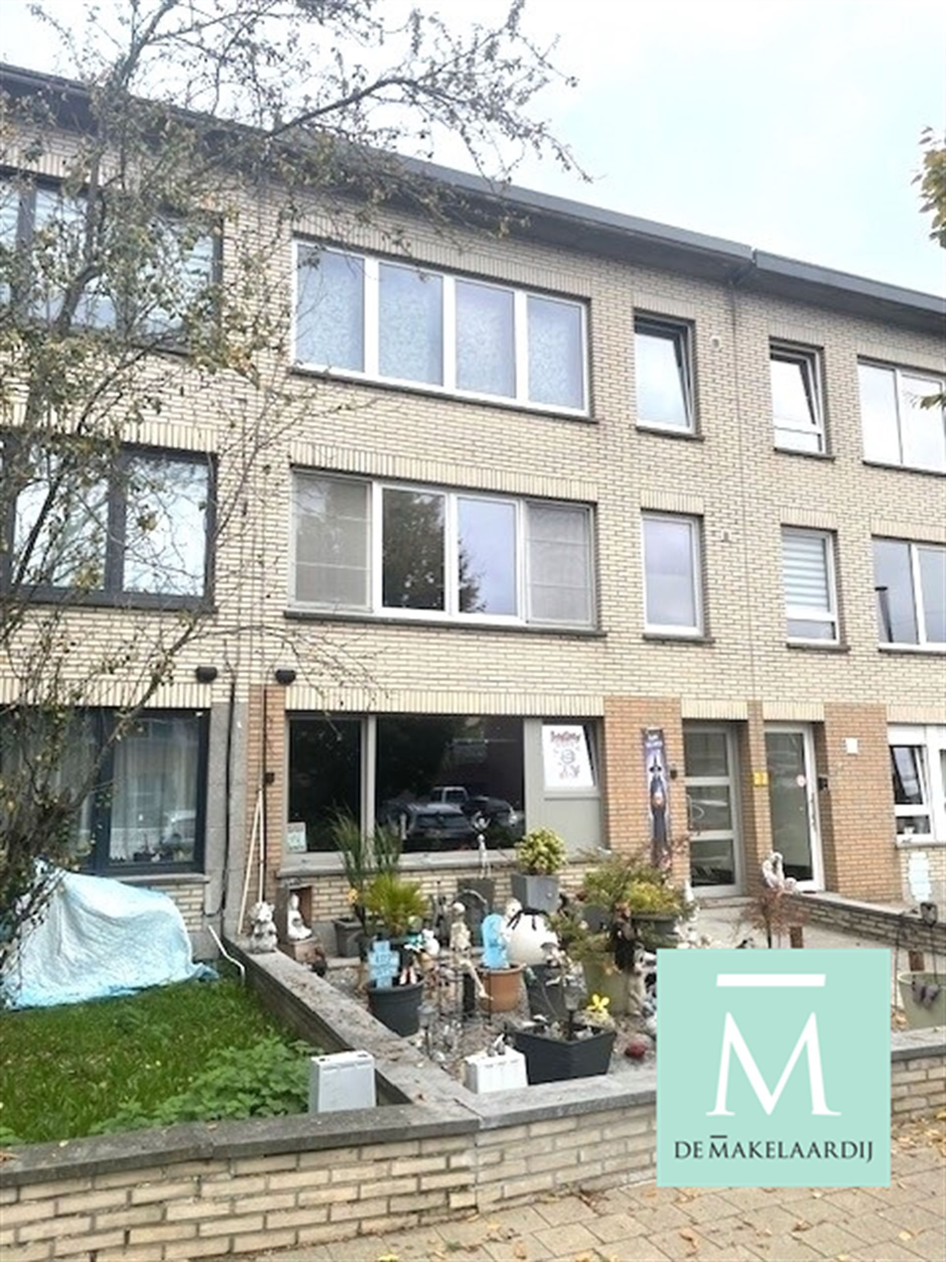 Mooi gelegen, instapklaar appartement met 2 slaapkamers en klein terrasje achteraan! foto {{pictureIndex}}