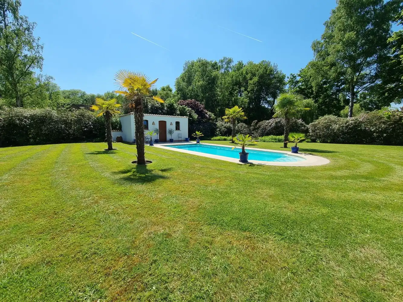 Spaanse villa, zeer rustig gelegen en gekaderd in een mooi verzorgde tuin voorzien van zwembad foto 24