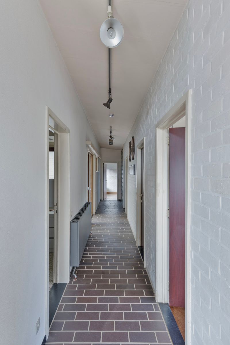 Te renoveren architecturale villa op ruim perceel van 18are foto 13
