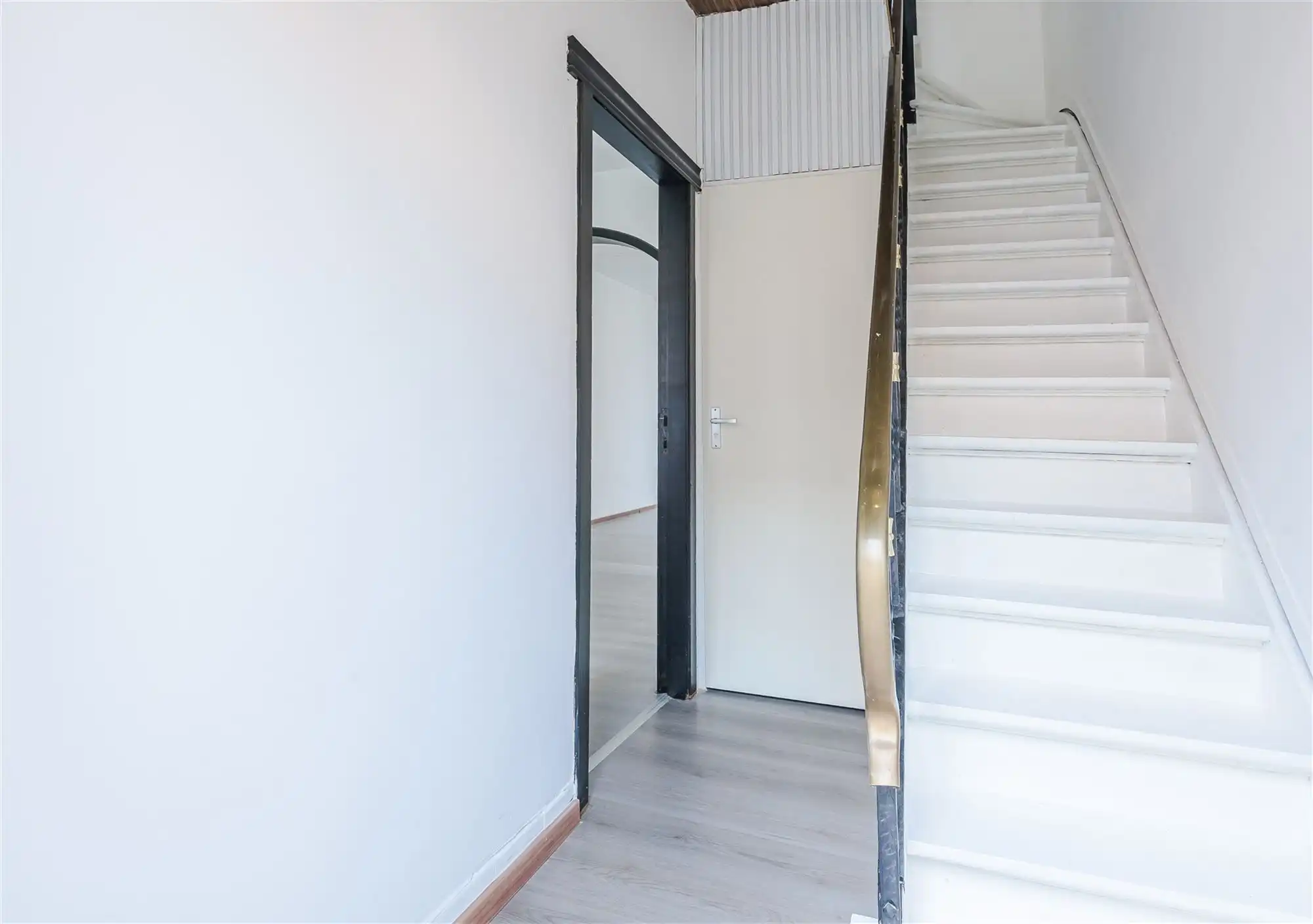 Gerenoveerde ruime gezinswoning met 4 slpks foto 3