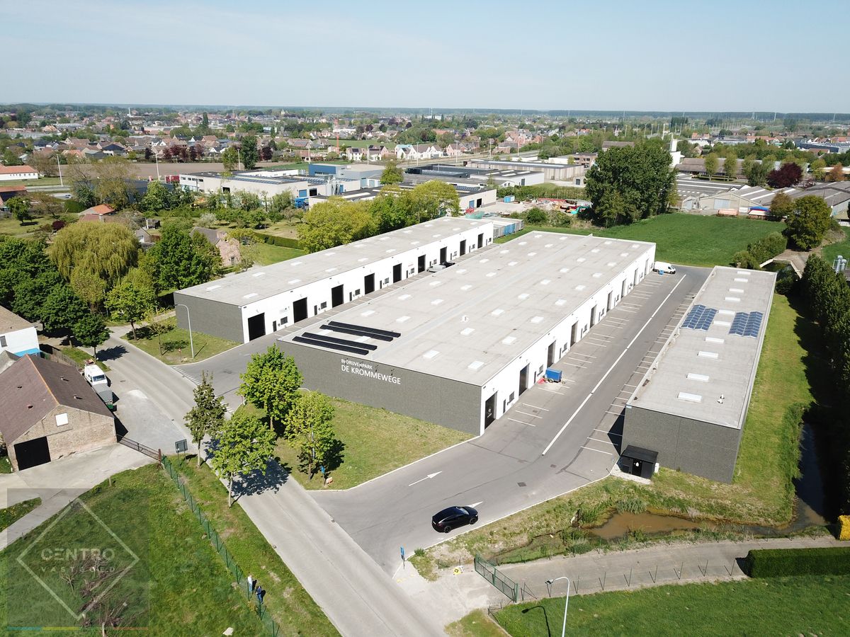 Recent (°2018) MAGAZIJN / LOODS (206m²) met geïntegreerde KANTOORRUIMTE en SANITAIR. Inclusief 2 private AUTOSTAANPLAATSEN voor de deur. Op industriezone "Krommewege" te Maldegem. foto 18