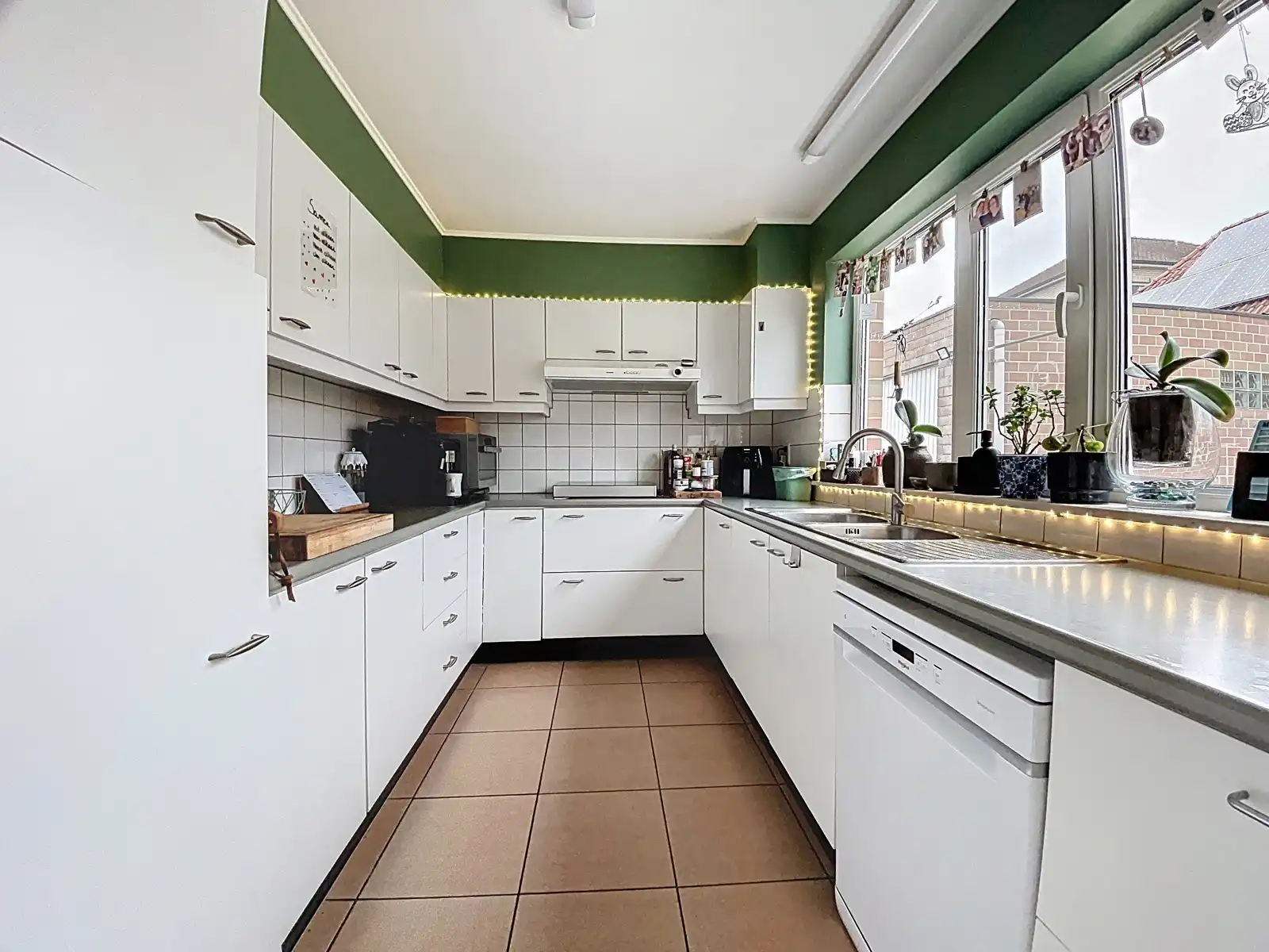 Halfopen woning met 3 slpks, terras en garage, €980/maand. foto 10