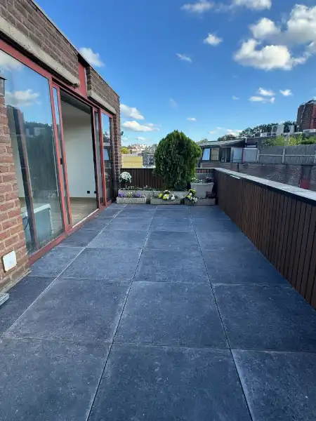 Gerenoveerd appartement met 3 slaapkamers en zonnig terras in hartje Genk foto 4