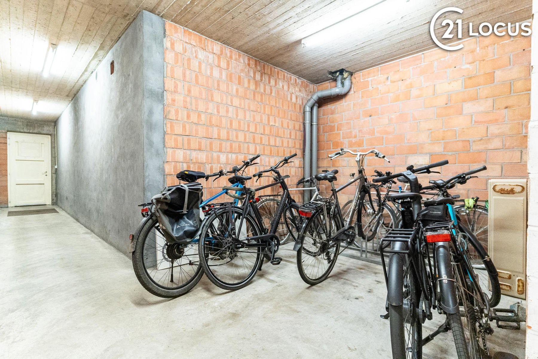 Stijlvol 2-slaapkamer appartement met balkons en airco in Beveren foto 12