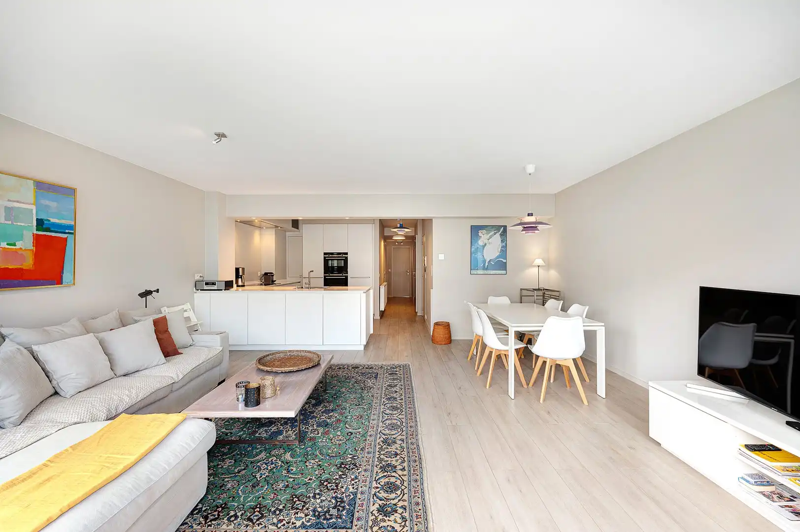 Appartement met twee slaapkamers en prachtig zijdelings zeezicht. foto 12