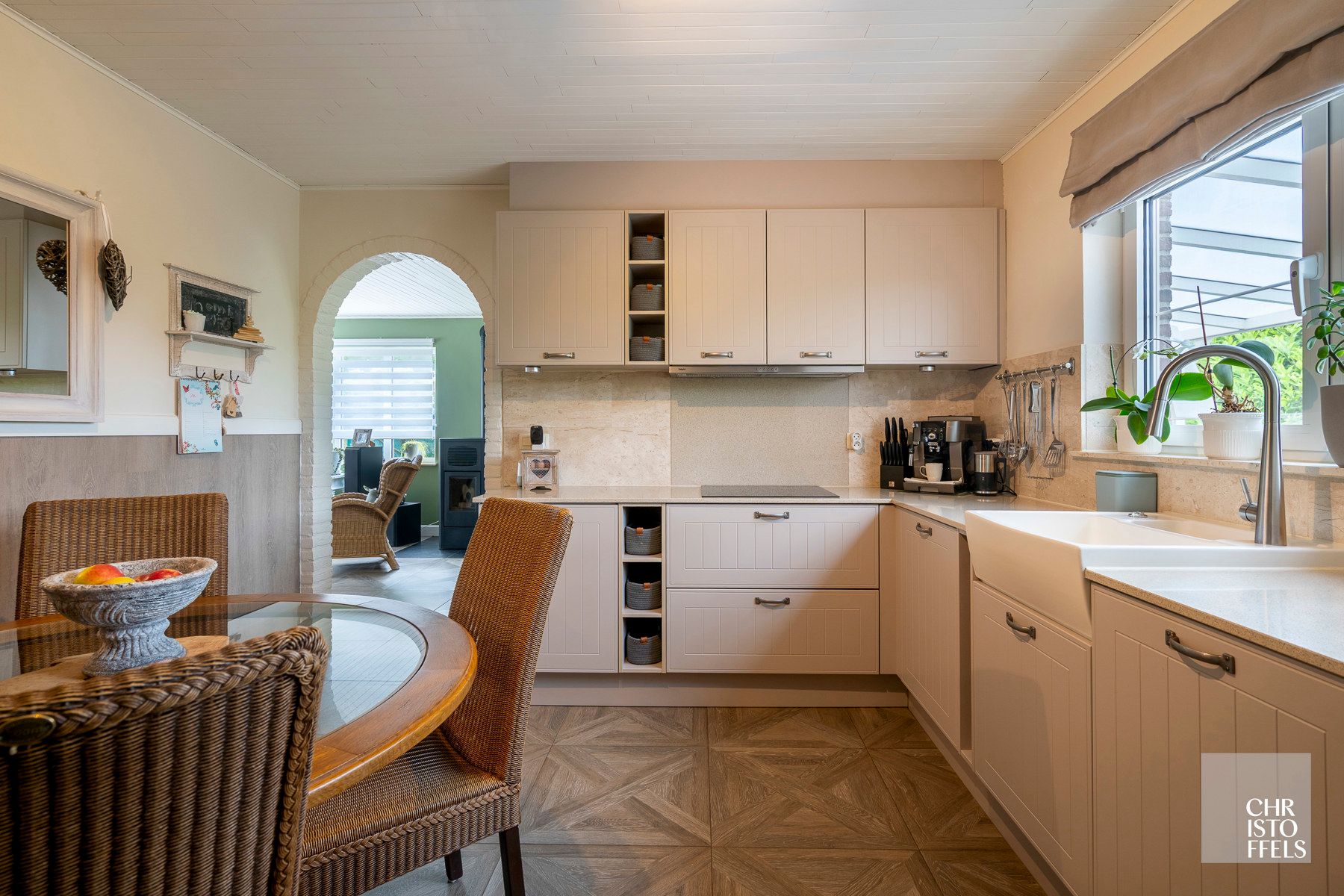 Landelijk en centraal gelegen hedendaagse woning. foto 4