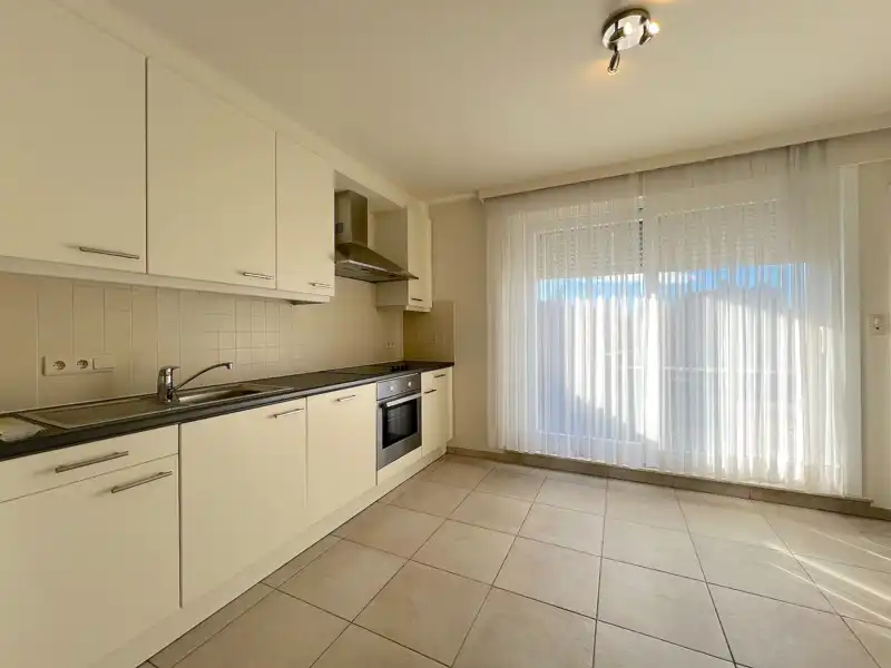 APPARTEMENT MET AUTOSTAANPLAATS te TORHOUT foto 4