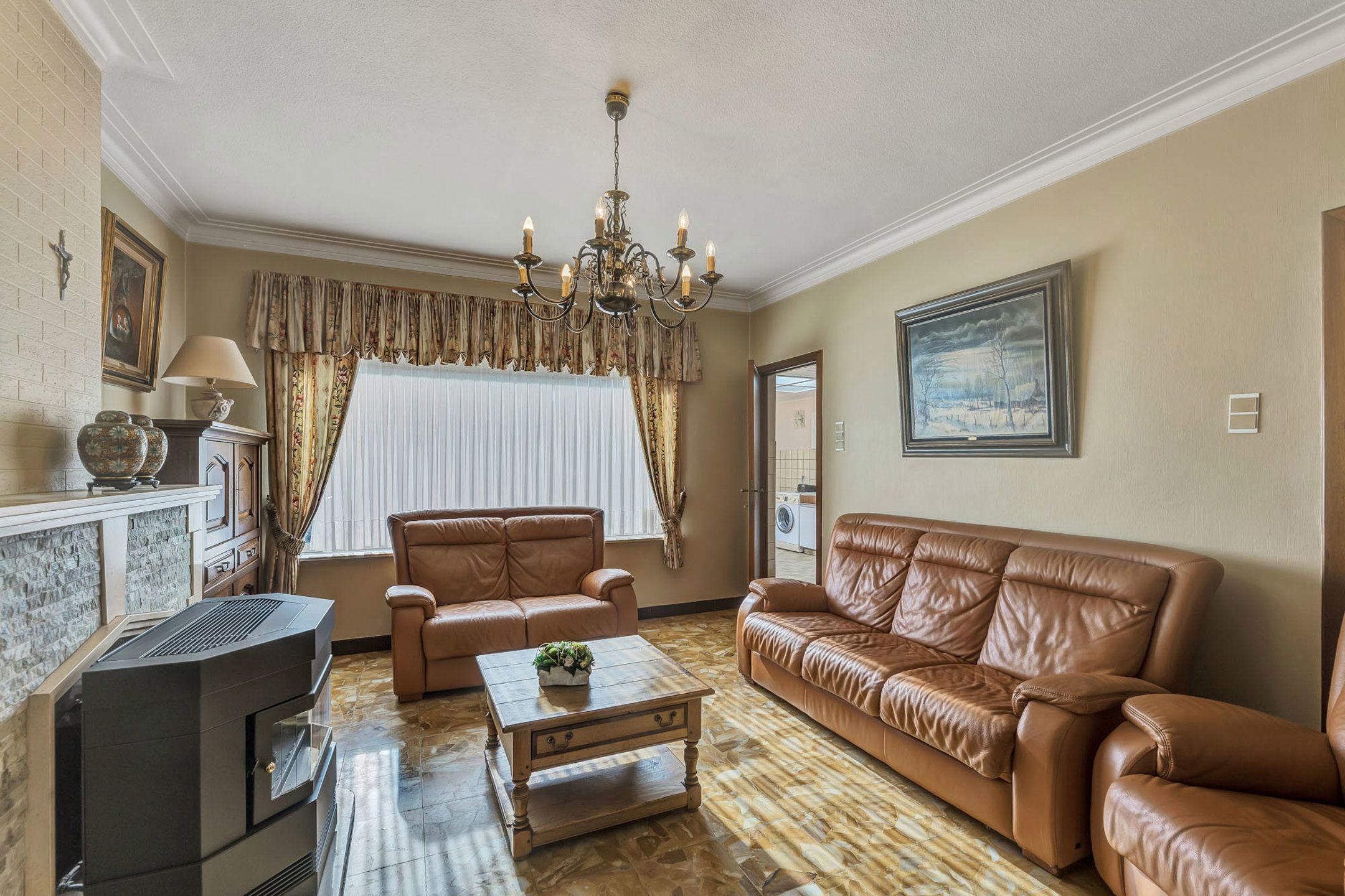 Te renoveren woning met 3 slpks en garage nabij centrum foto 4