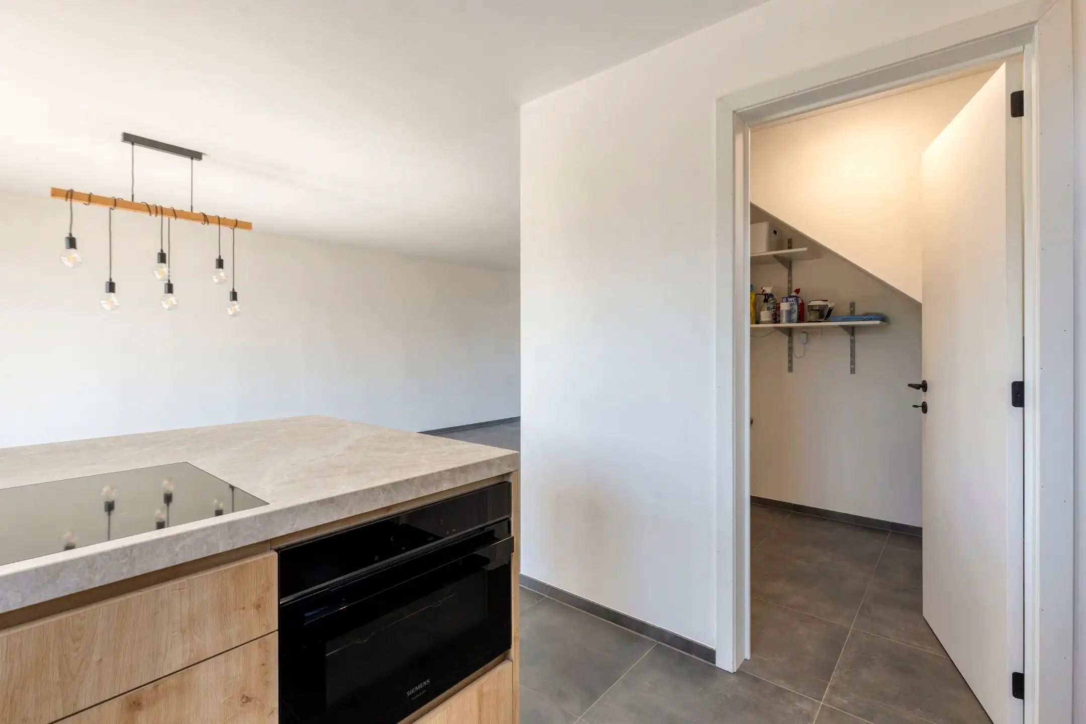 Nieuwbouwcomfort met uitzicht op de velden foto 12