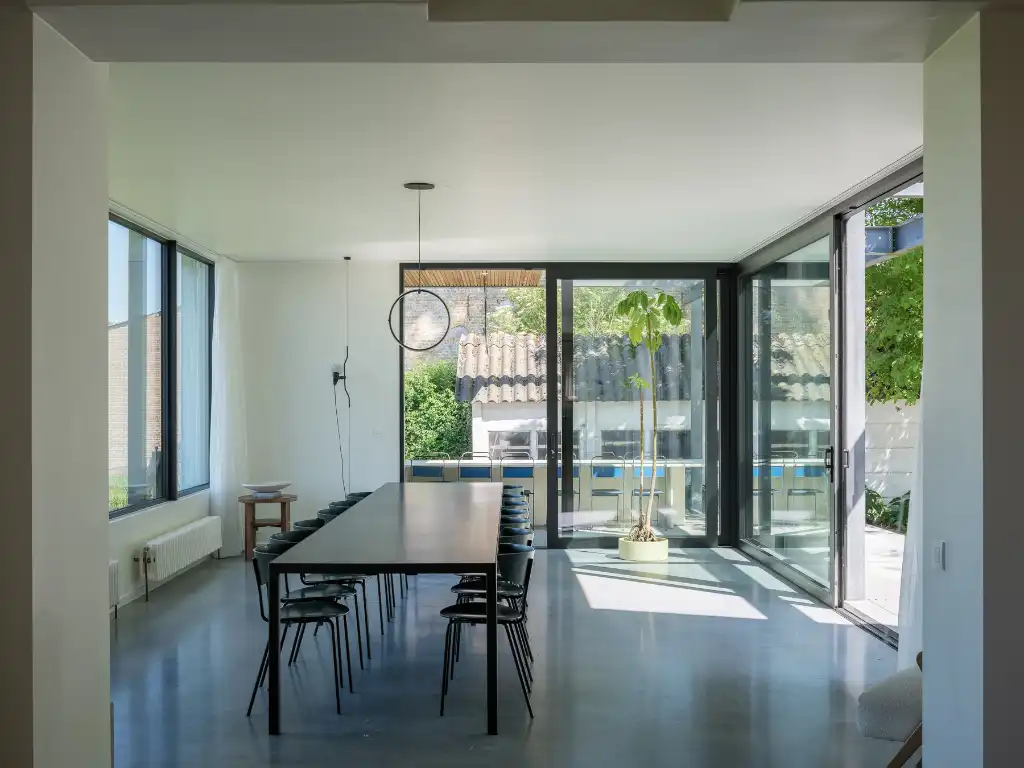 Breskens – Uitzonderlijke eigendom waar authenticiteit, karakter en strakke architectuur naadloos in elkaar samenvloeien op een exclusieve locatie tussen de velden en op een boogscheut van het strand. foto 8