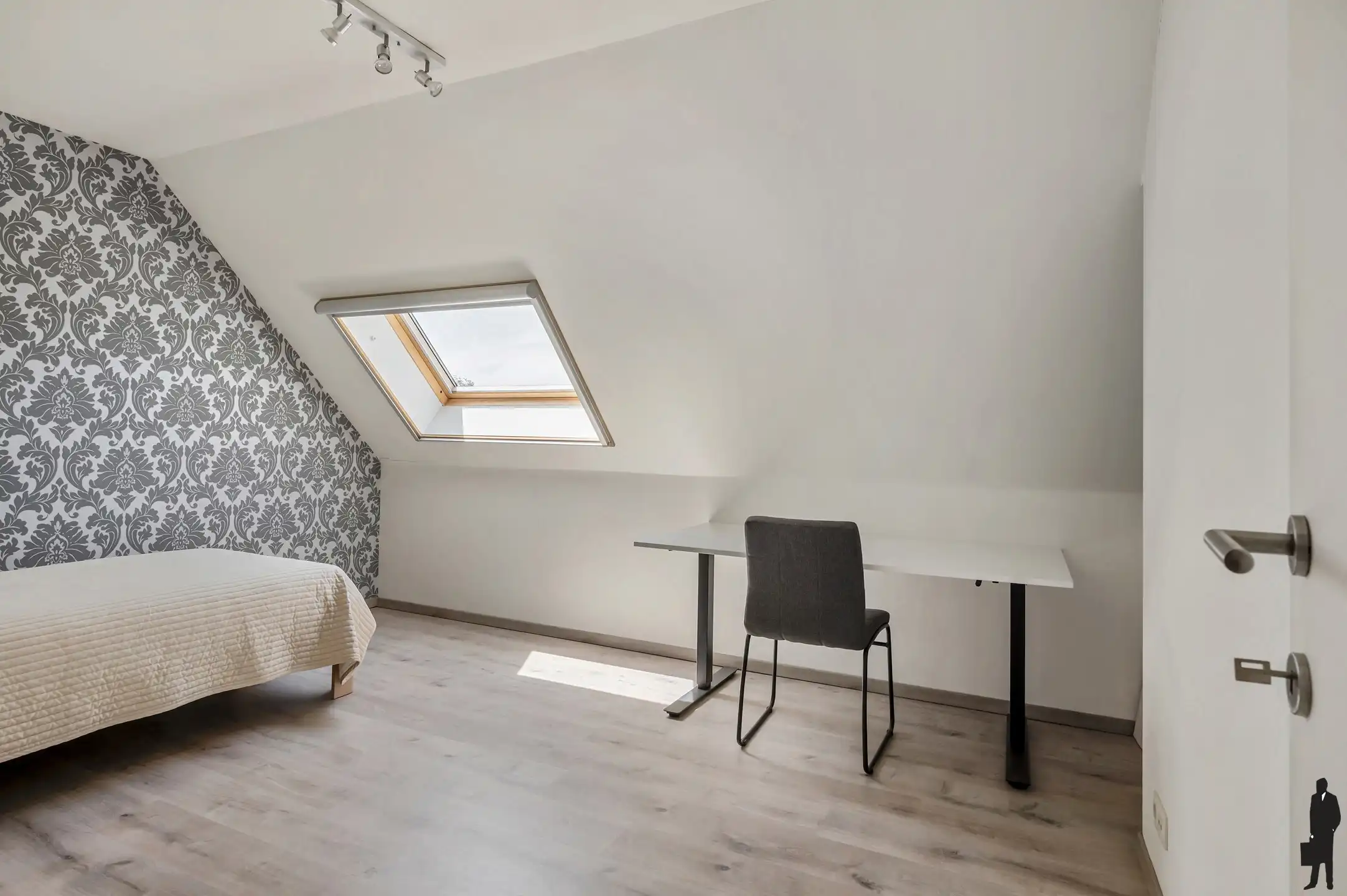 Instapklaar duplex appartement met 2 slaapkamers, ruim terras en carport&nbsp;in het centrum van Essen. foto 15