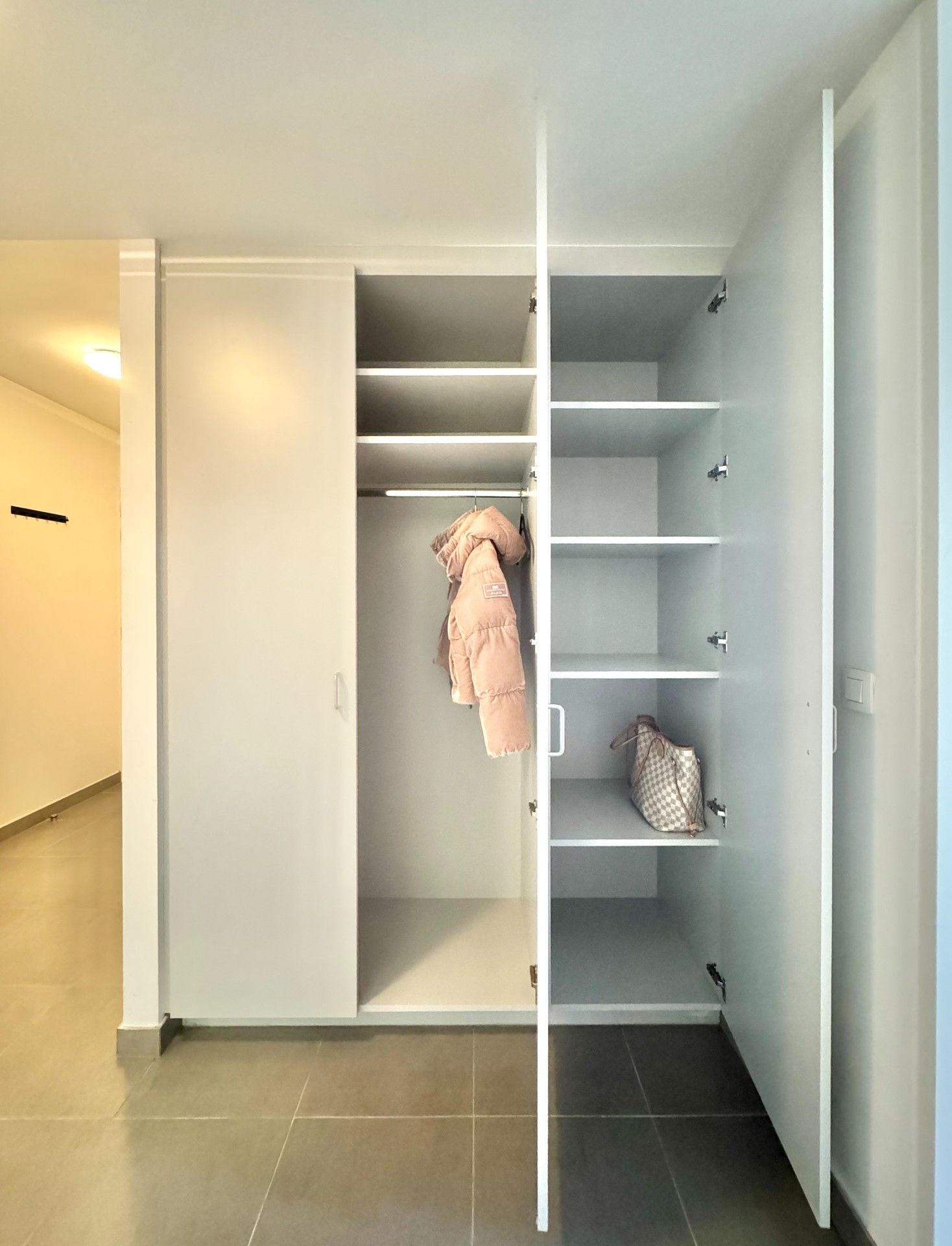 LICHTRIJK APPARTEMENT MET GROOT TERRAS EN PARKING - 125 M² foto 21