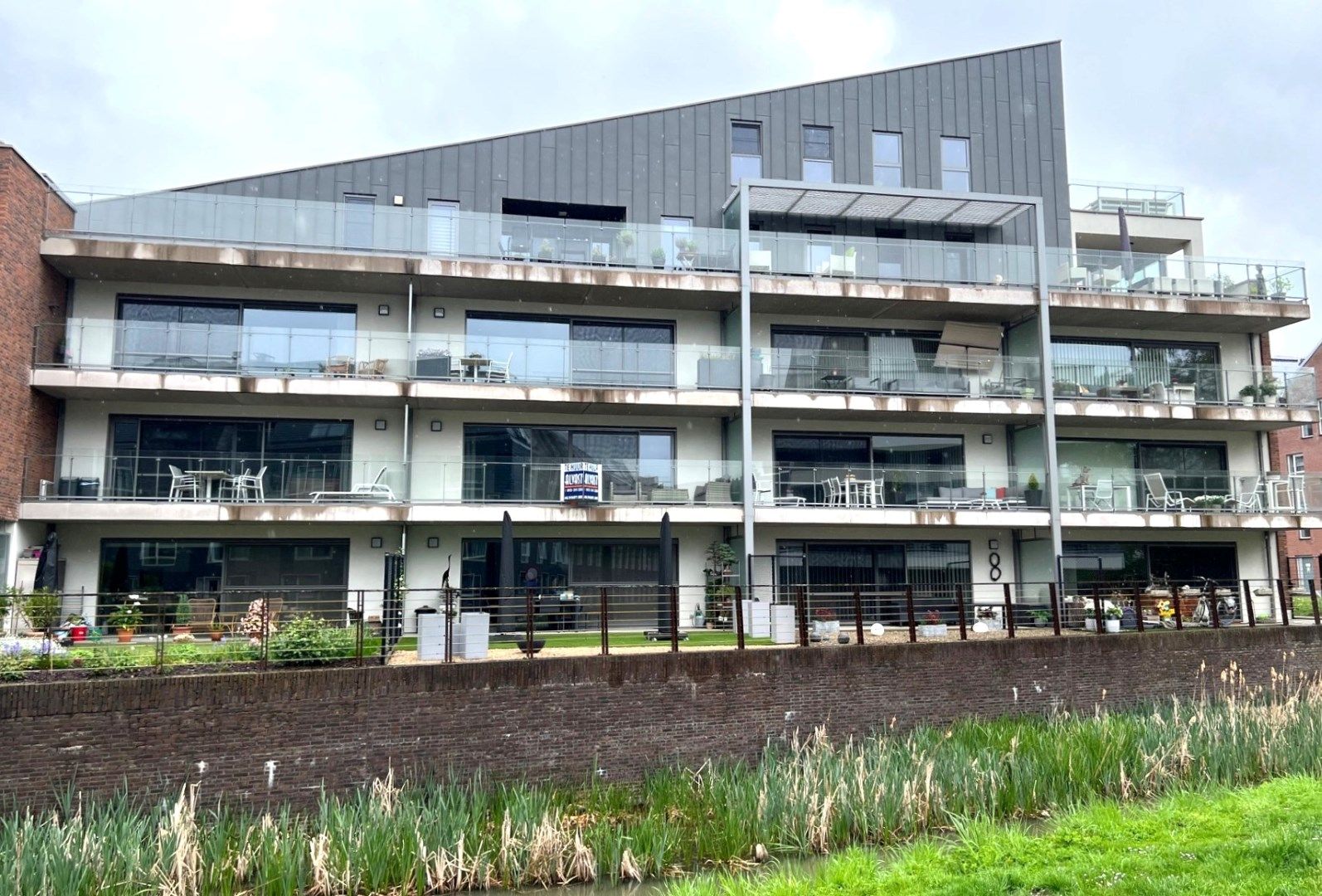 Ruim APPARTEMENT te Diest : 2 slpks, terras, stpl foto {{pictureIndex}}