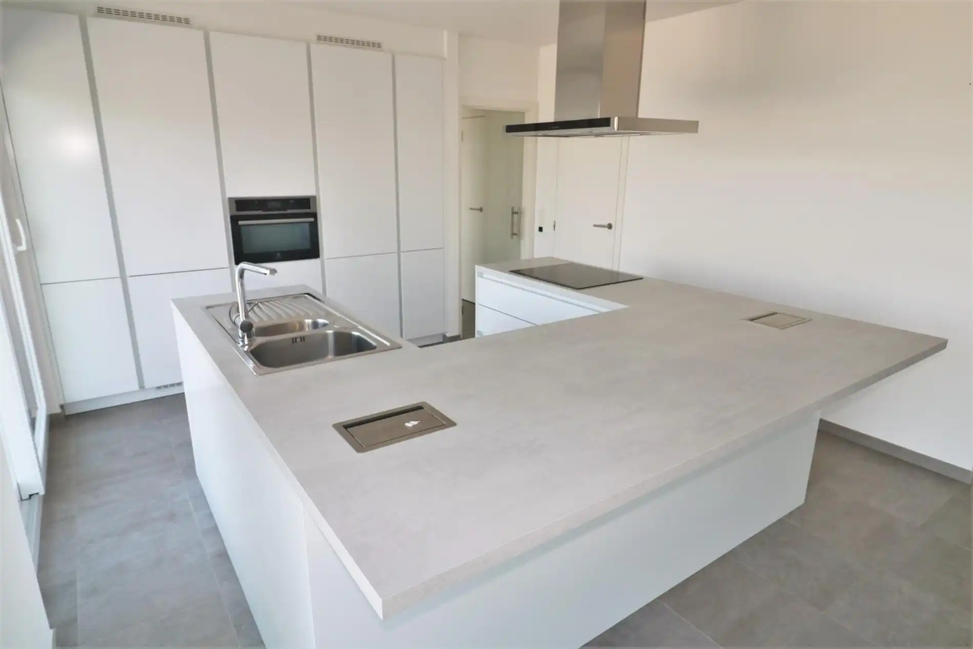 Prachtige penthouse met zonneterrassen (66m²) met fenomenaal zicht op de Spuikom inclusief garagebox ! foto 8