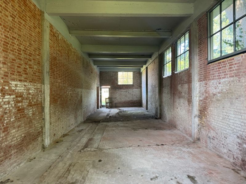 Bedrijfspand met woning foto 8