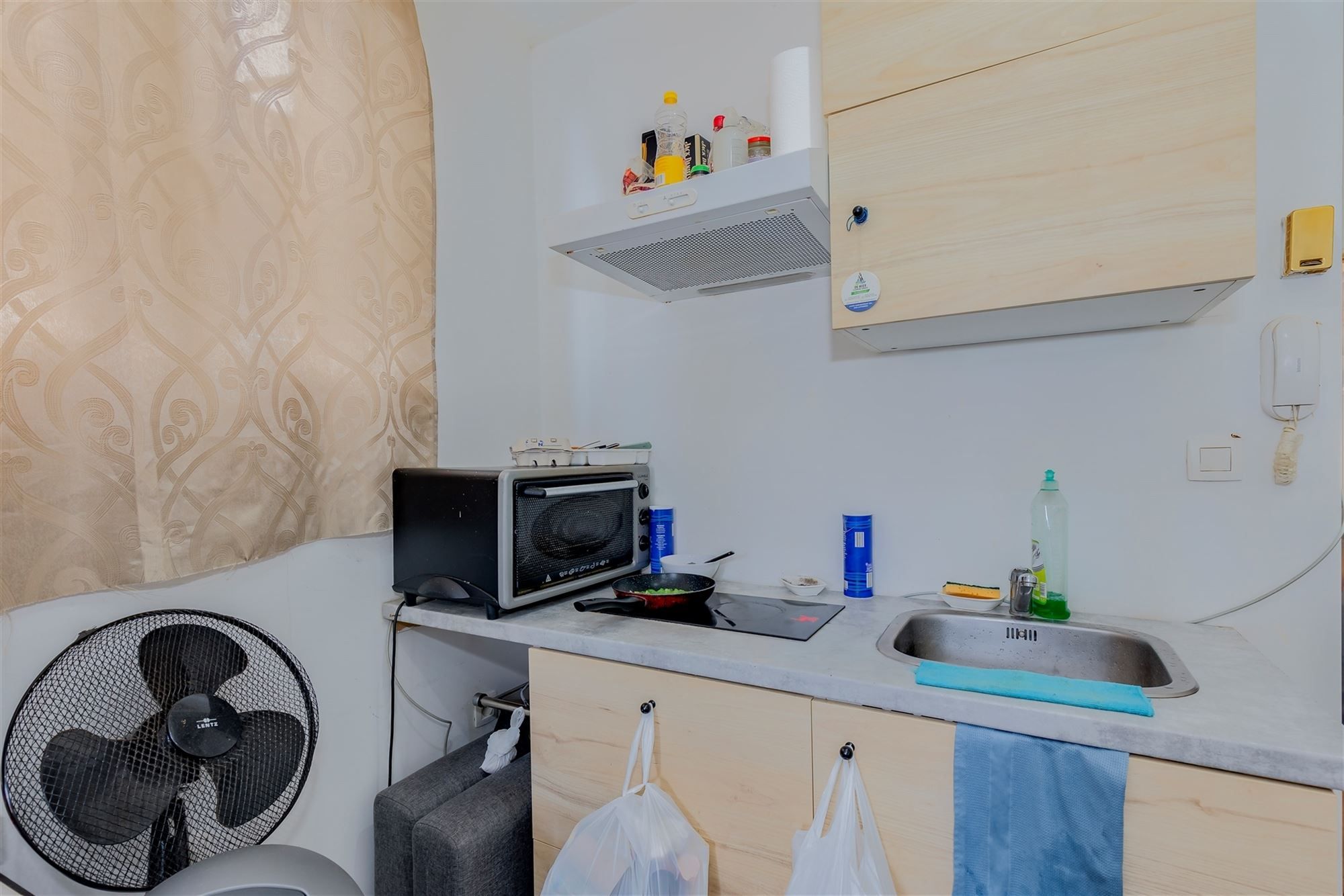 Huis ingedeeld in 6 verhuurde units - 8,8% netto rendement foto 25