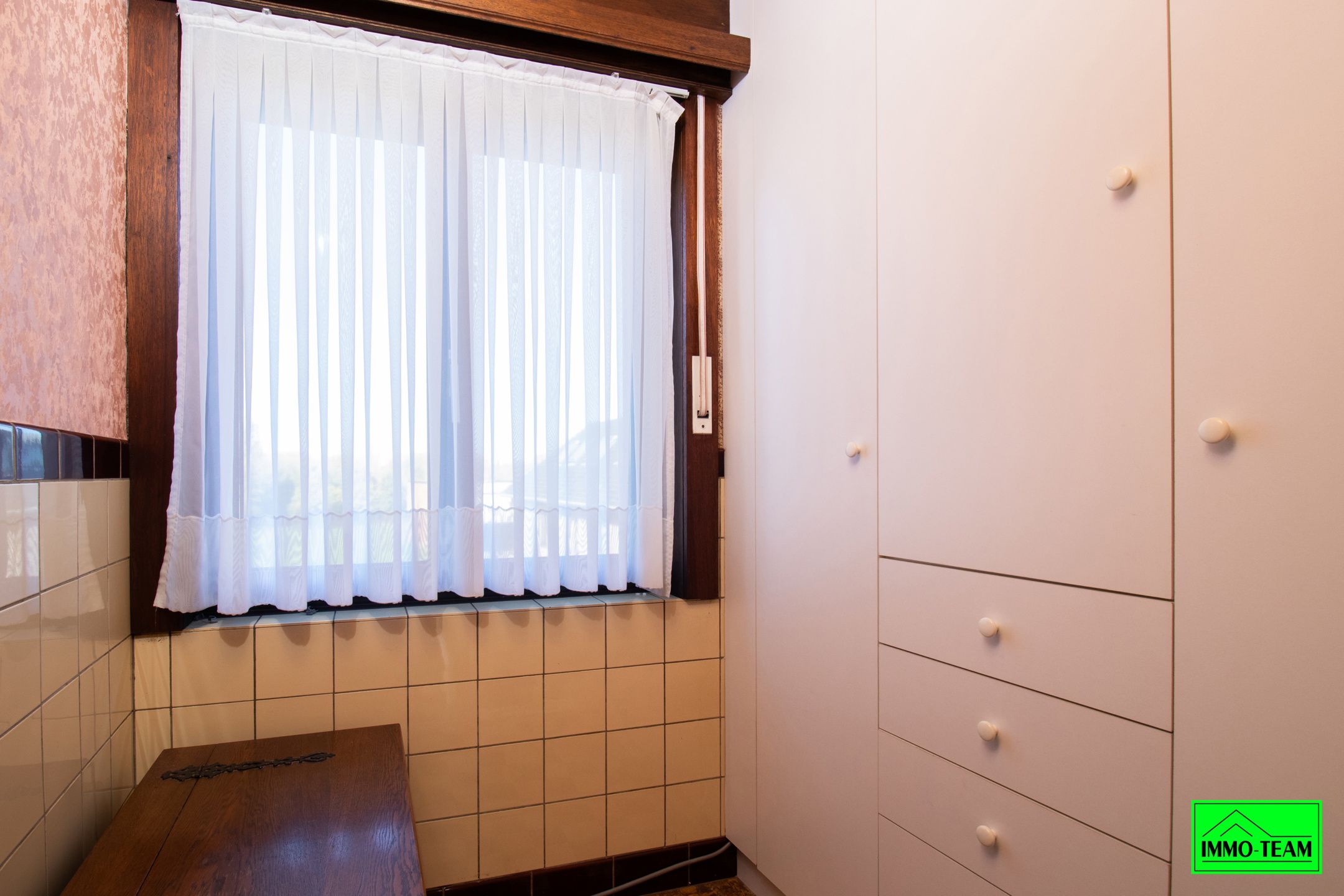 Op te frissen gezinswoning met ruime tuin en garage foto 13